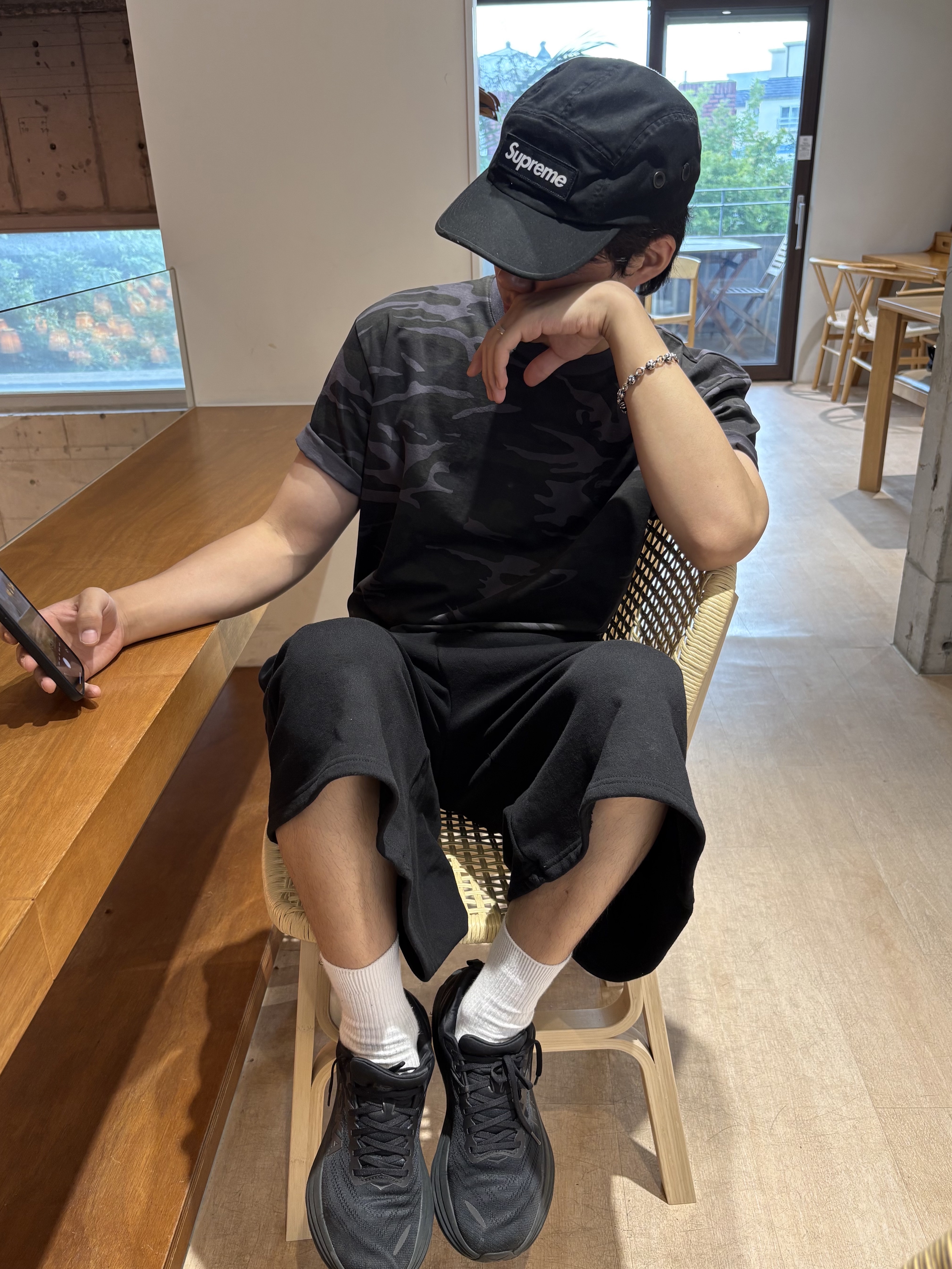 Hoka Bondi 8 Black - Wide, Supreme Washed Chino Twill Camp Cap Black - 25SS 착용 스타일 - 3
