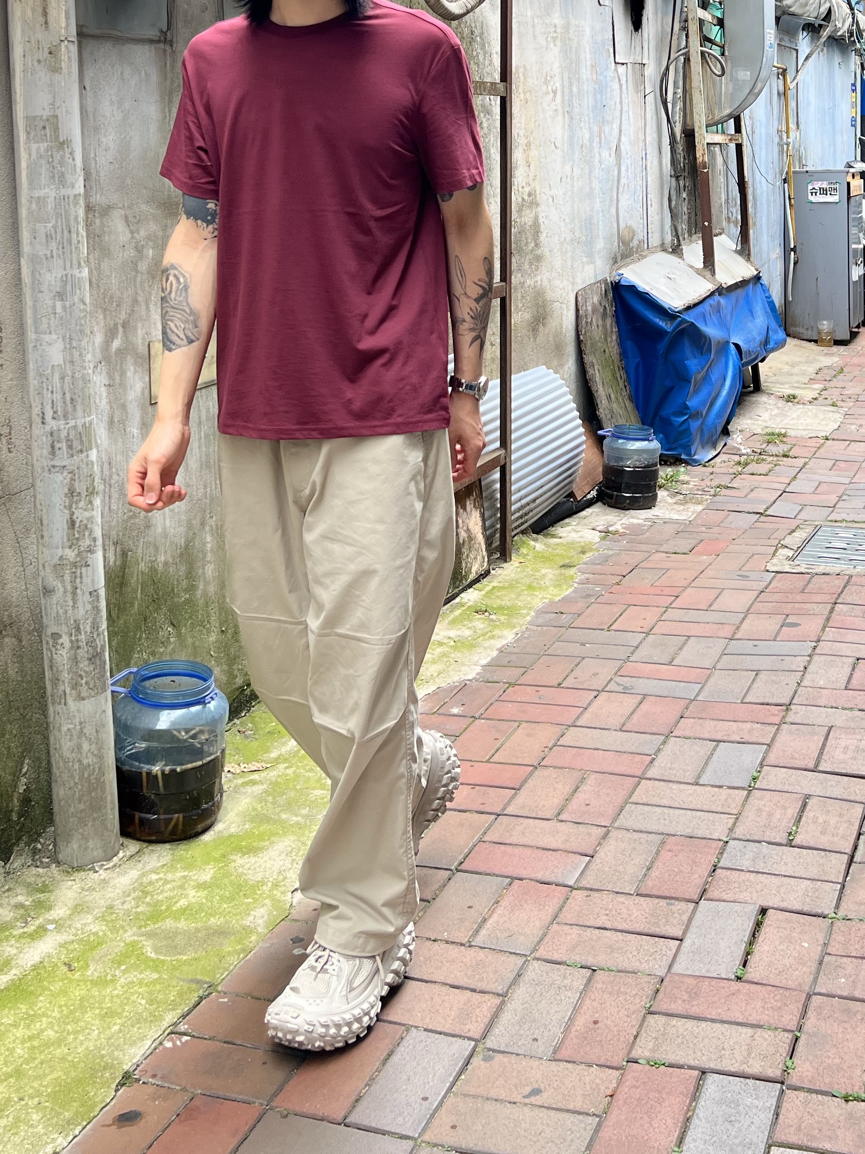 Balenciaga Defender Sneakers Beige 착용 스타일 - 1