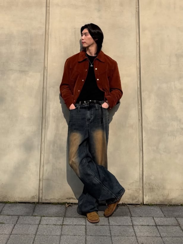 WESLEY HYUSTON Double Belt Loop Wide Denim Pants Brown 착용 스타일 - 2