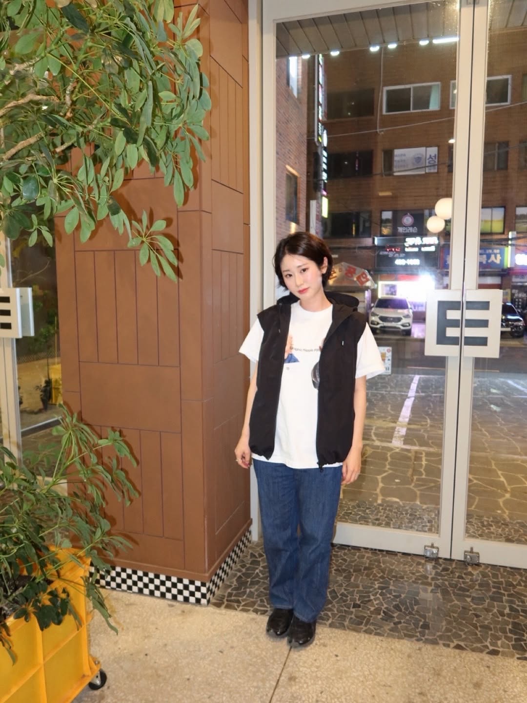 SLOW RECORD HOUSE Nylon Hood Vest Black 착용 스타일 - 5