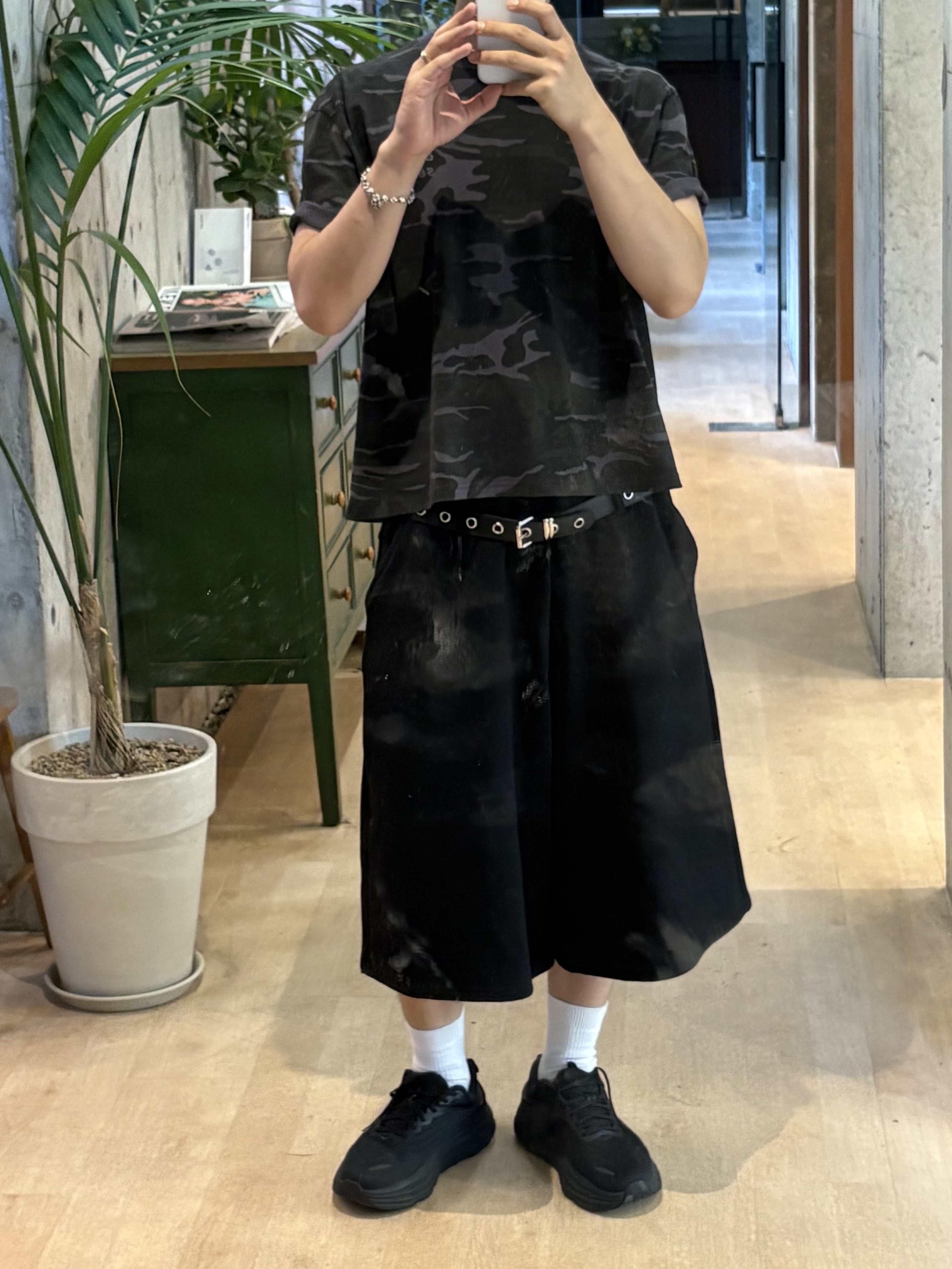 Hoka Bondi 8 Black - Wide, Supreme Washed Chino Twill Camp Cap Black - 25SS 착용 스타일 - 2