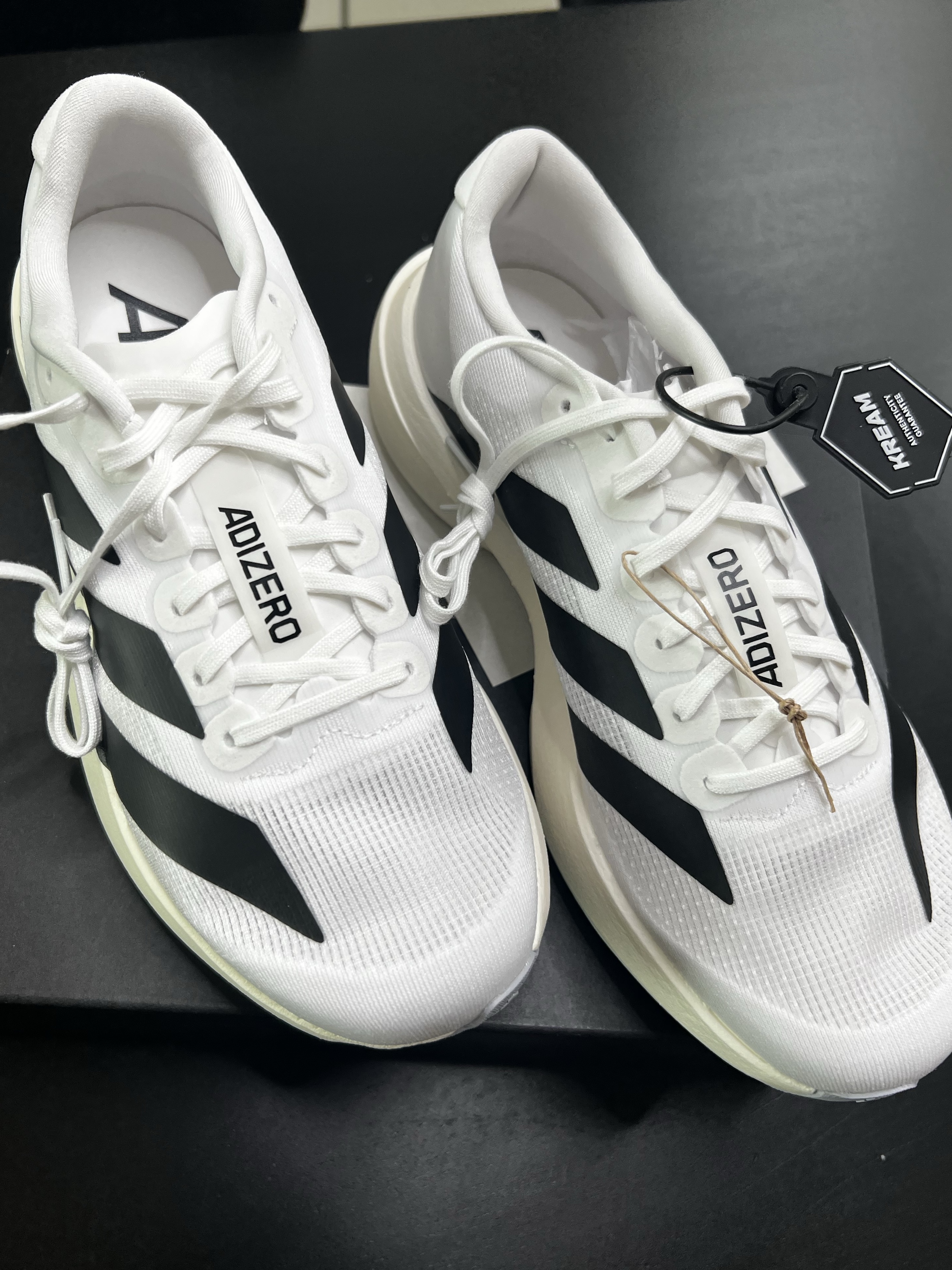Adidas Adizero EVO SL Cloud White Core Black 착용 스타일