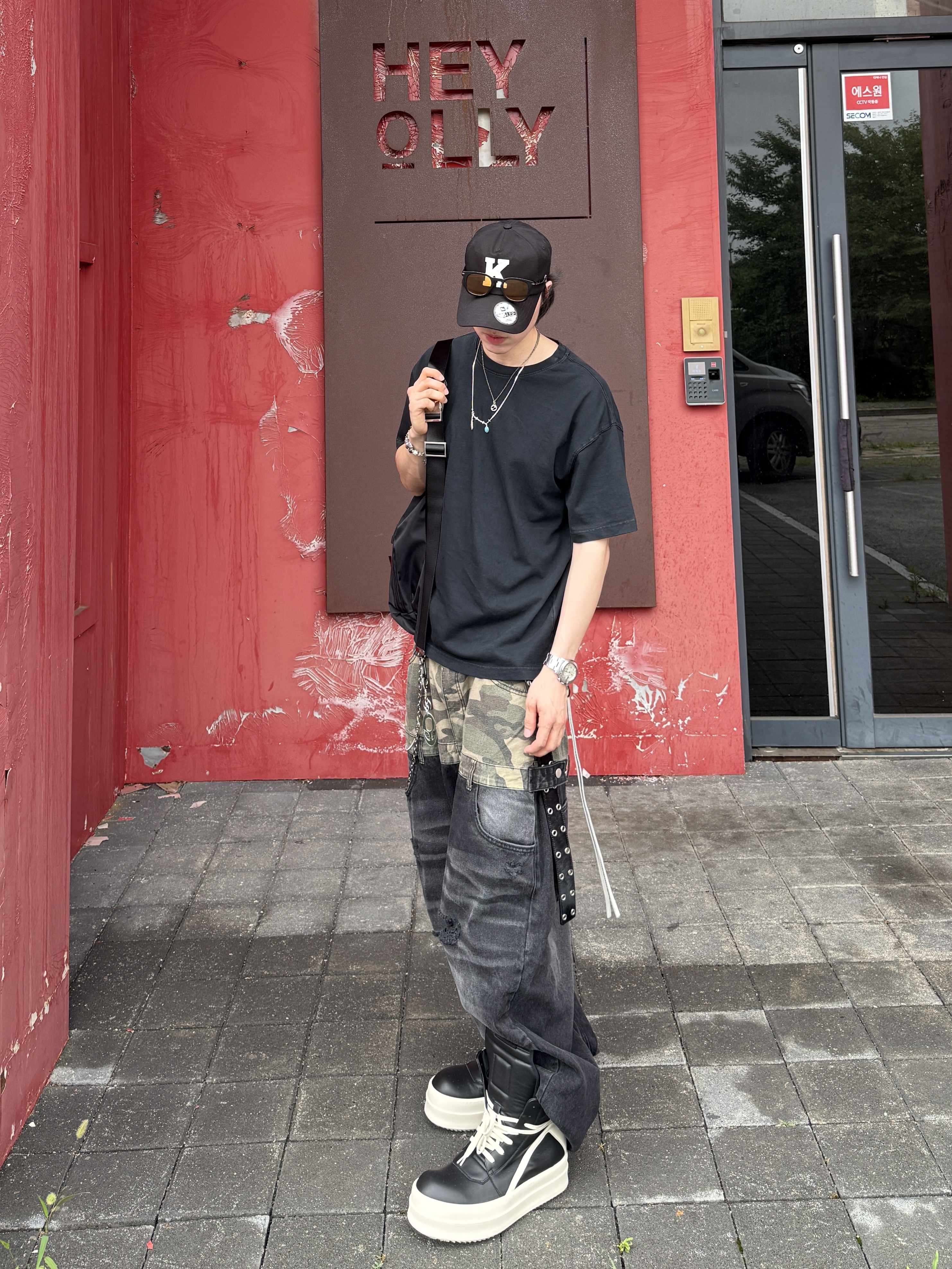 [KREAM 단독] Kamien x KOIN SEOUL K Logo Ball Cap Black, Rick Owens Hollywood Mega Bumper Geobasket in Full Grain Calf Leather Black Milk 착용 스타일 - 2