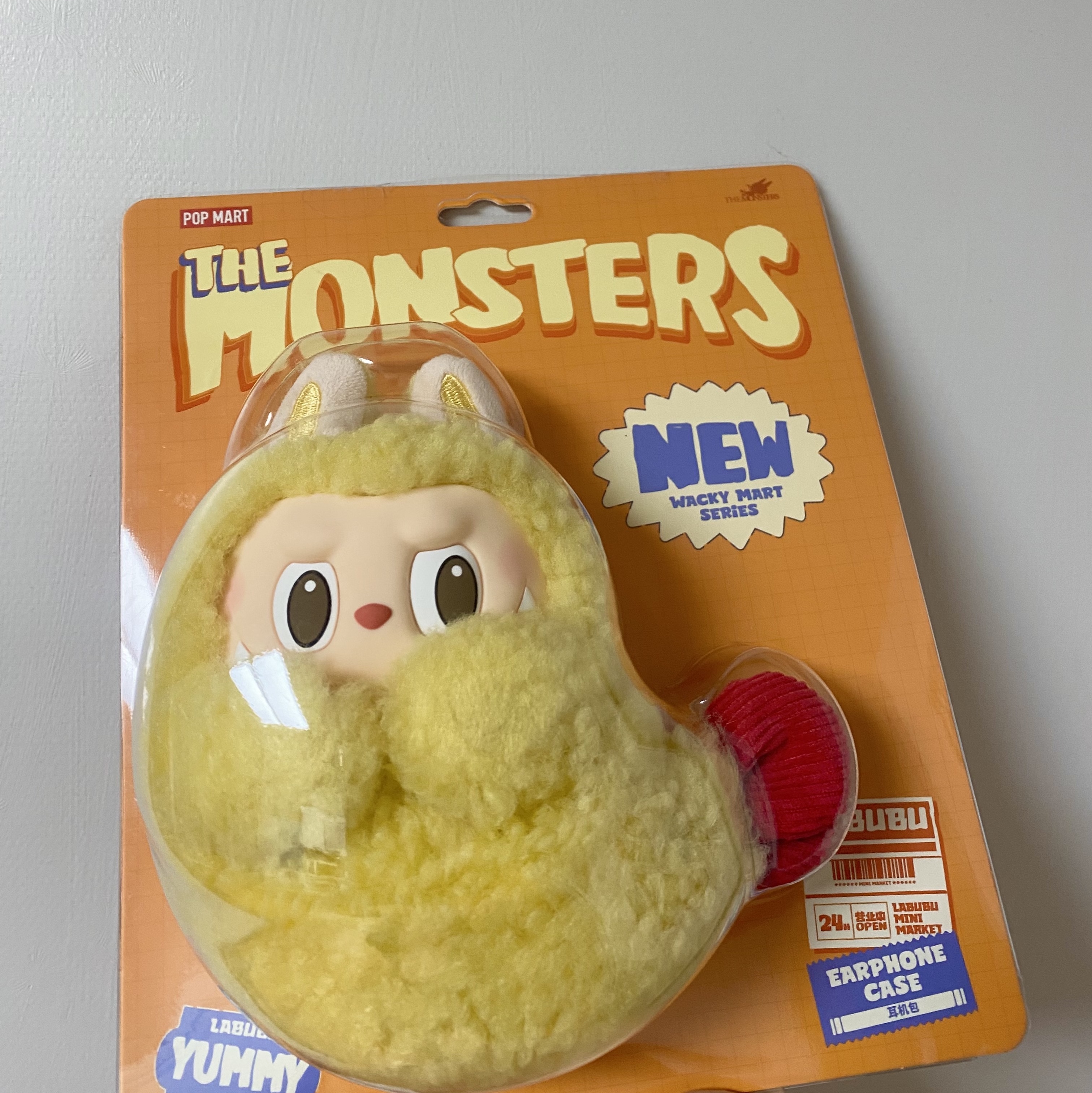Pop Mart Labubu The Monsters Wacky Mart Series Earphone Case 착용 스타일