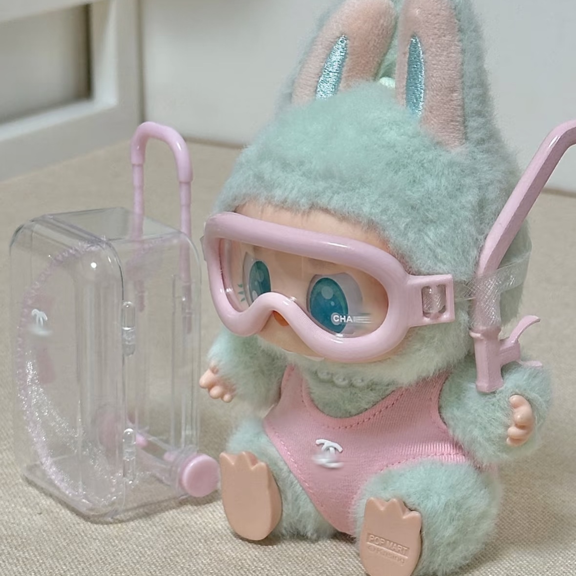 Pop Mart Labubu Let's Play Together Doll Series Ququ Keyring (Opened Case) 착용 스타일
