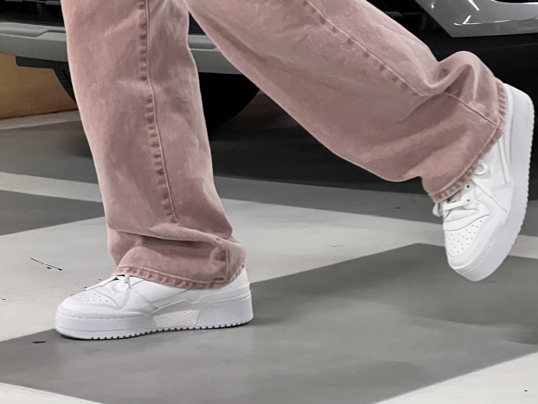 (W) Adidas Forum Bold Cloud White 착용 스타일 - 1
