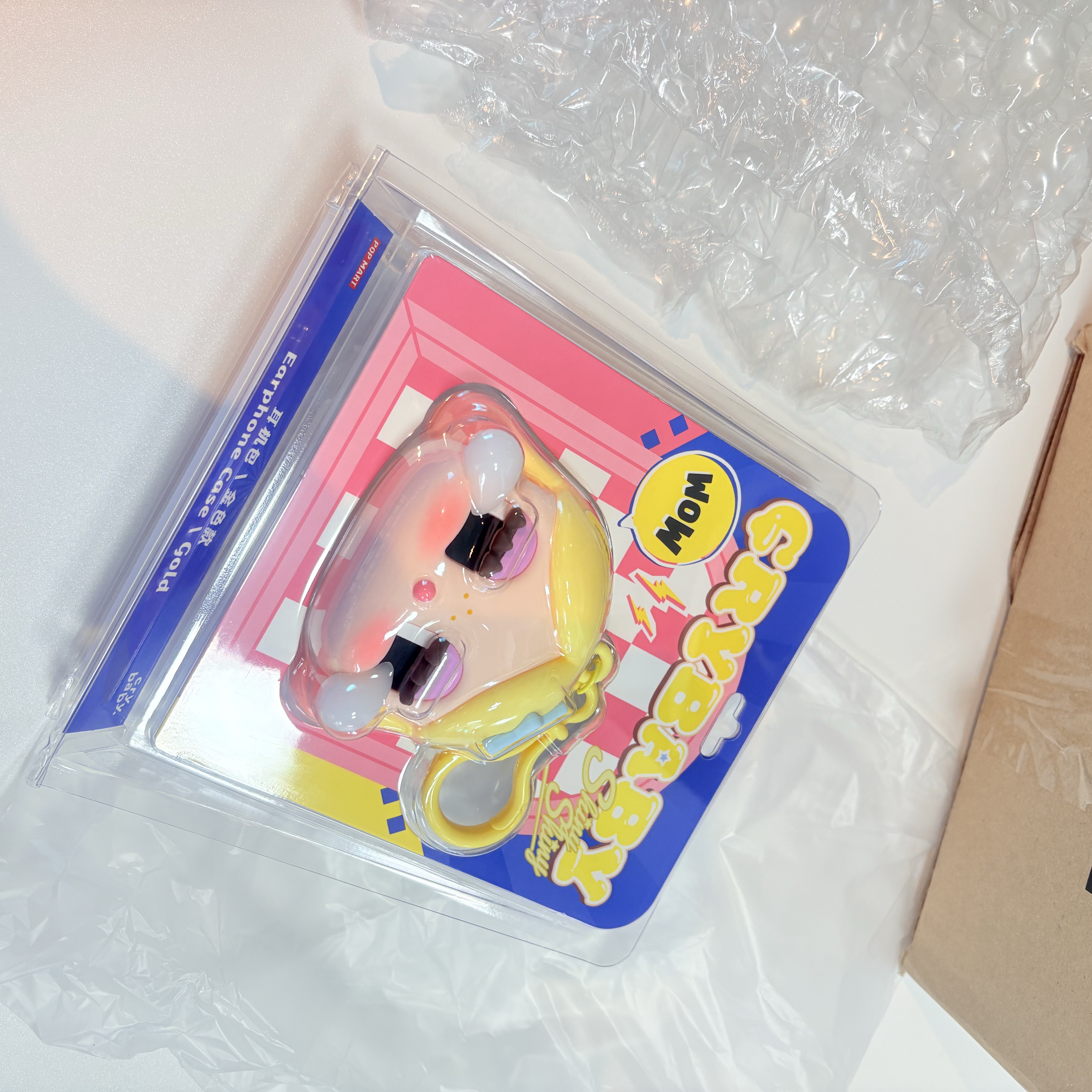 Pop Mart Crybaby Shiny Shiny Series Earphone Case Gold 착용 스타일 - 2