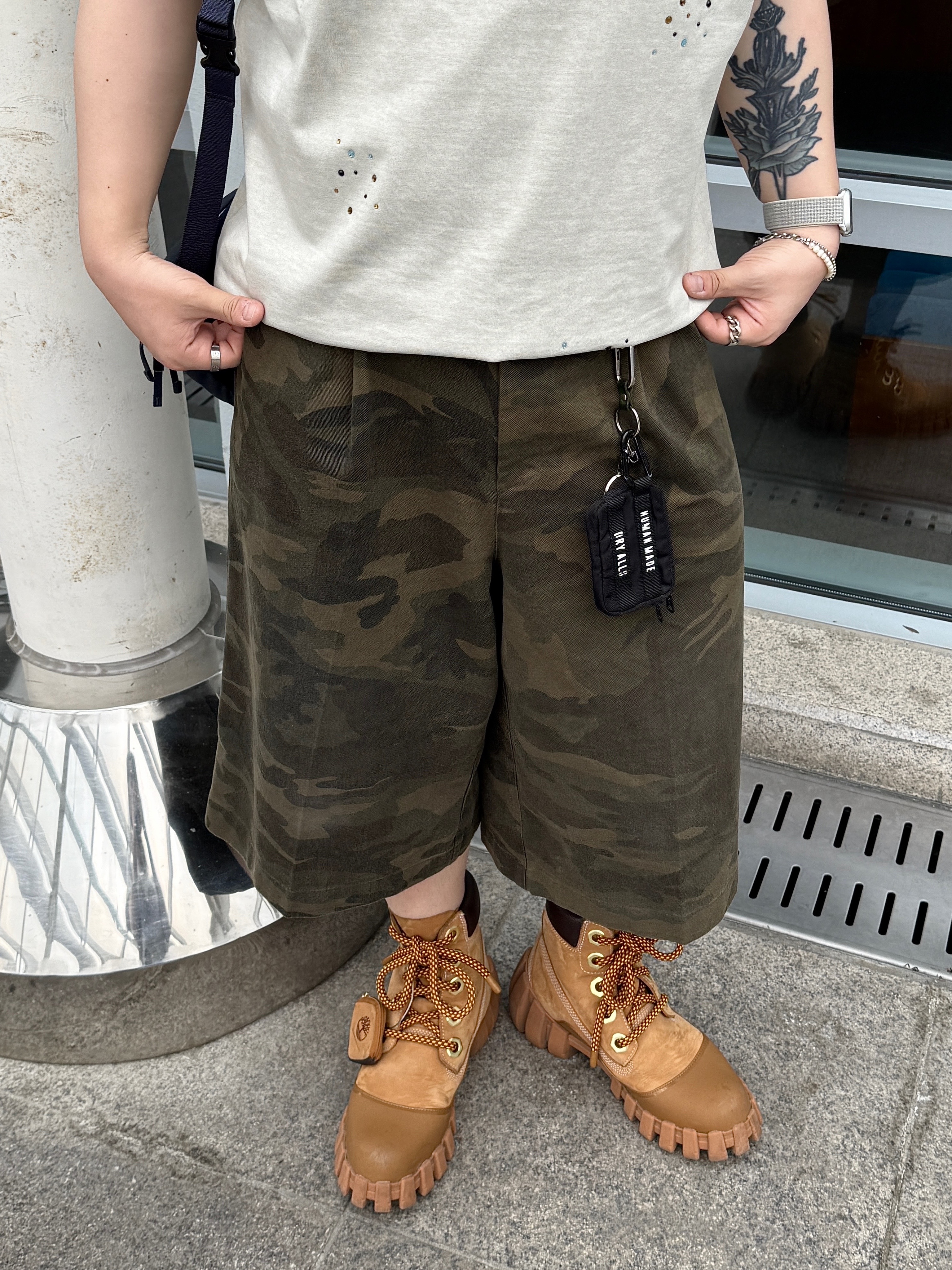 Timberland x Humberto Leon 6 Inch Boot Wheat Nubuck - Medium, Human Made Military Card Case Black 착용 스타일 - 3