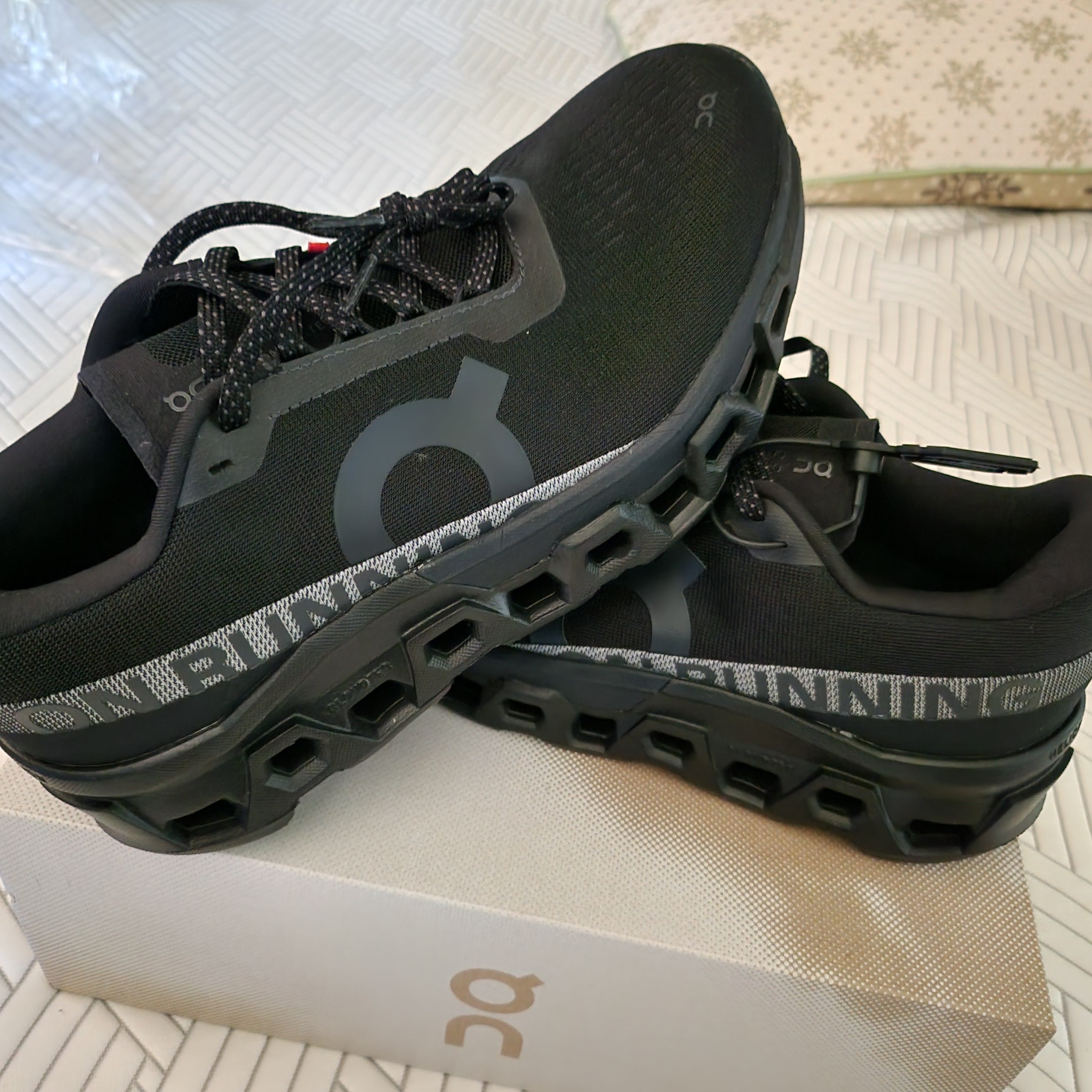On Running Cloudmonster 2 Black 착용 스타일
