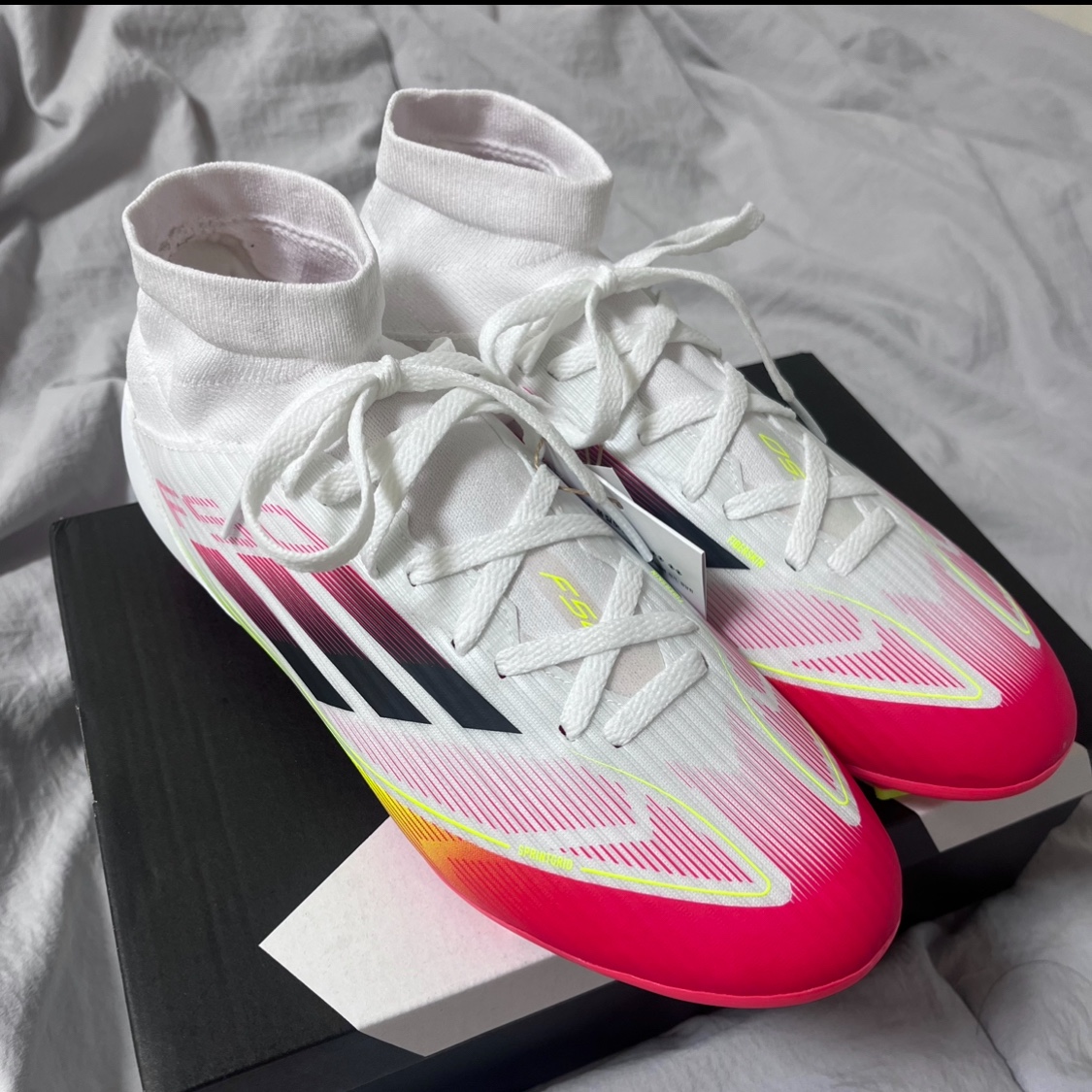 Adidas F50 Elite Laceless FG Cloud White Core Black 착용 스타일 - 2