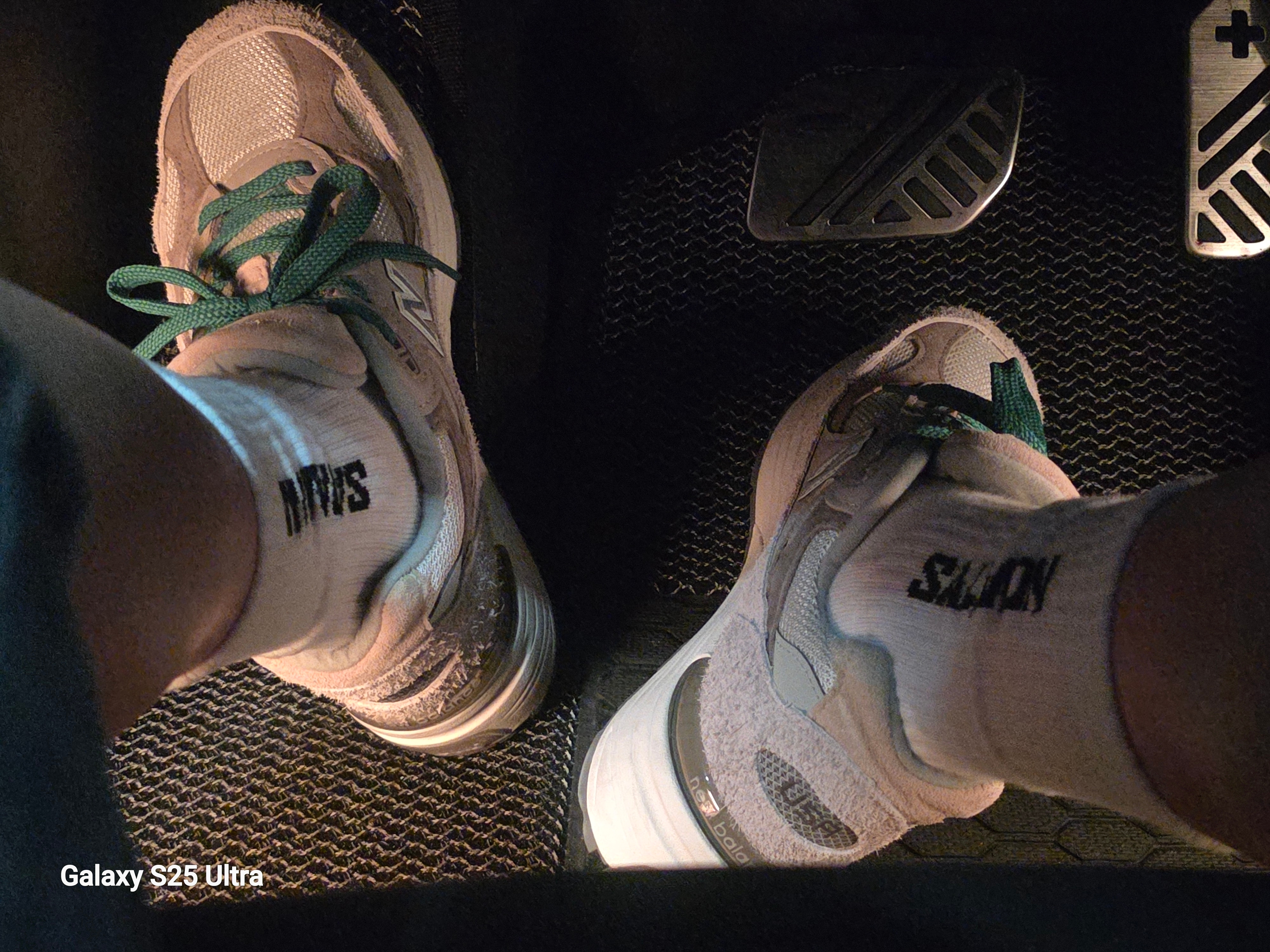 New Balance 992 Made in USA Moonrock Mushroom 착용 스타일 - 1