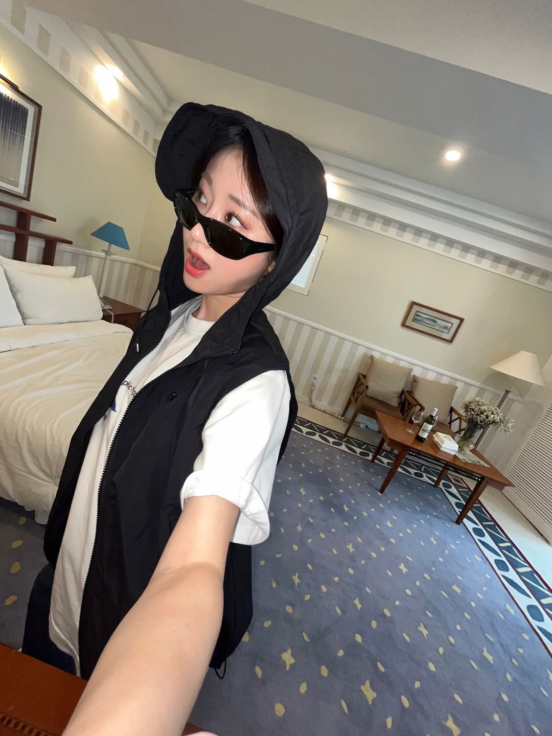 SLOW RECORD HOUSE Nylon Hood Vest Black 착용 스타일 - 1