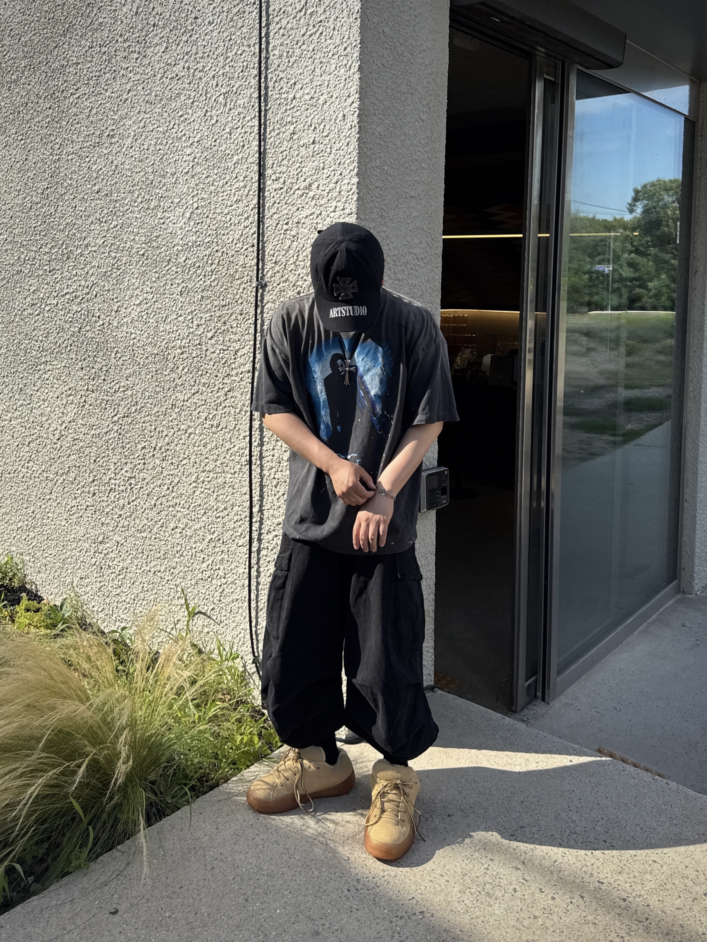 Saint Mxxxxxx x The Dark Knight Darknight S/S T-Shirt Black - 25SS, Nonnod Side Cargo Shorts Vintage Black 착용 스타일