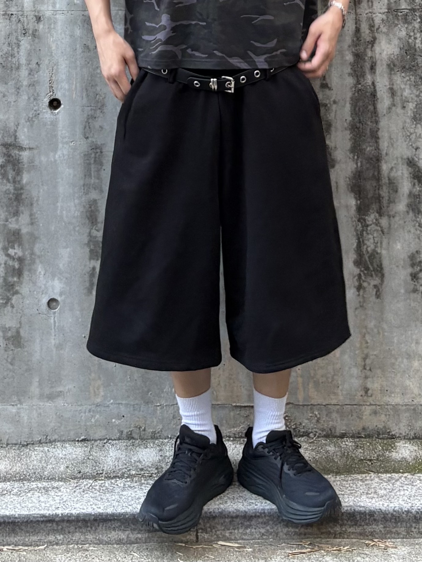 Hoka Bondi 8 Black - Wide, Supreme Washed Chino Twill Camp Cap Black - 25SS 착용 스타일 - 7
