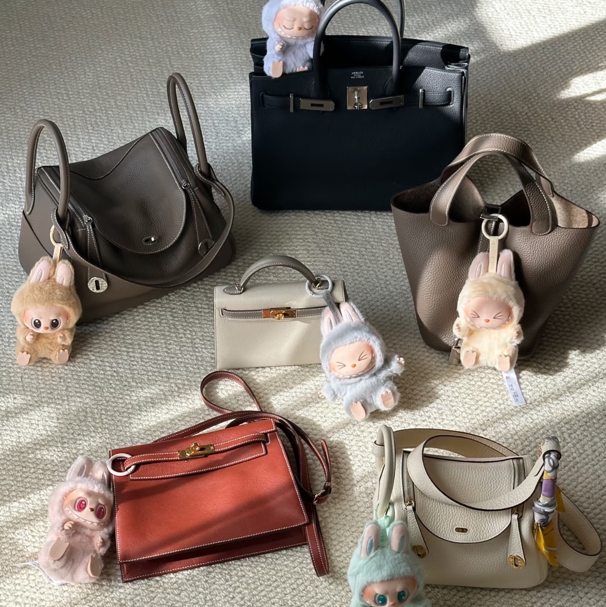 Pop Mart Labubu Let's Play Together Doll Series Dada Keyring (Opened Case), Pop Mart Labubu Let's Play Together Doll Series Sealed Case (1 Blind Box) 착용 스타일