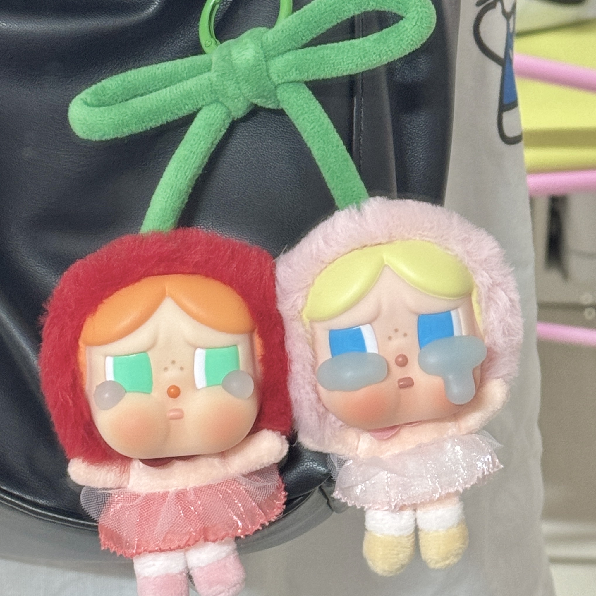 Pop Mart Crybaby Crying For Love Series Vinyl Plush 착용 스타일