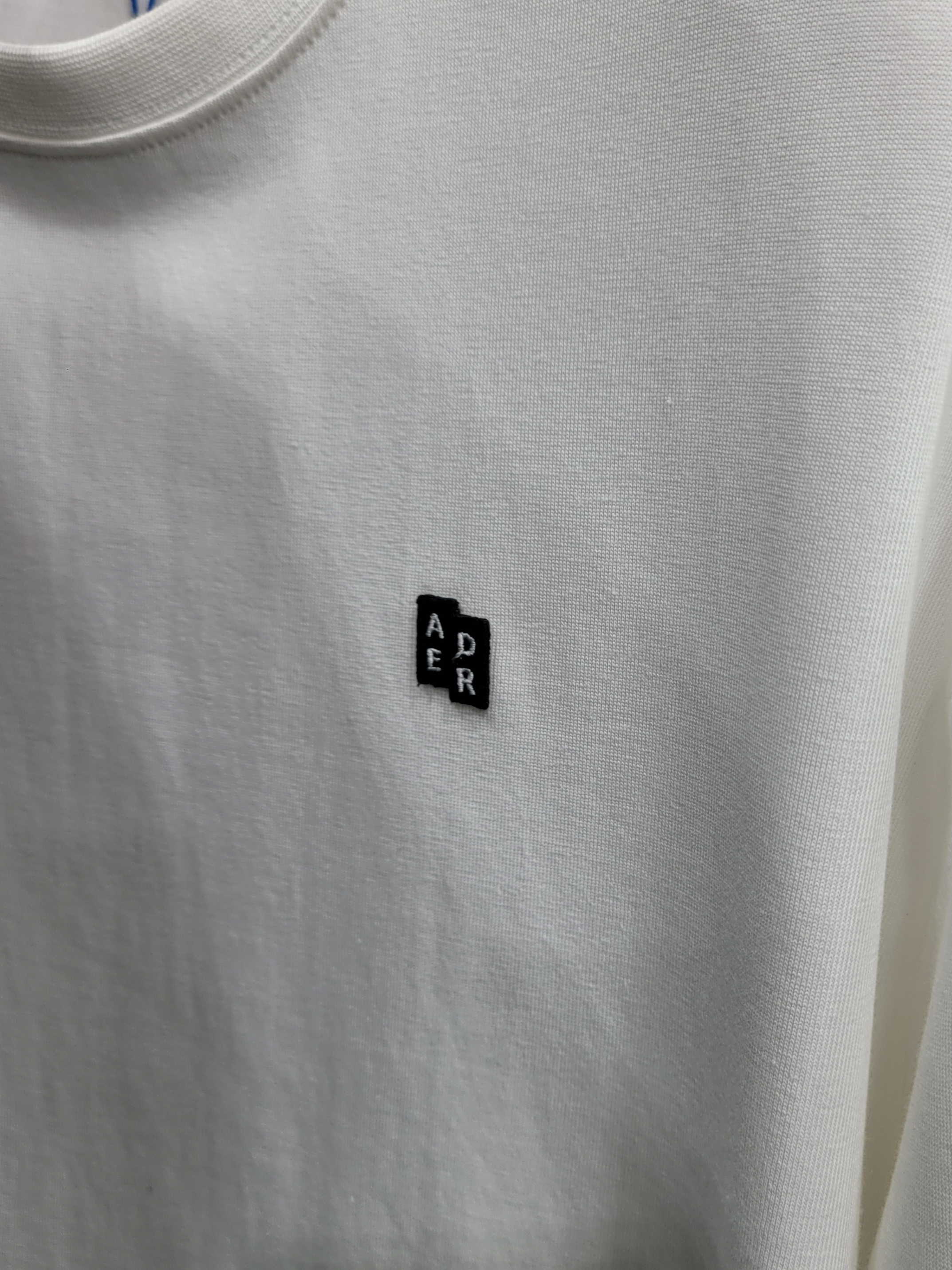Maison Margiela Numerical Cuff Bracelet Silver, Ader Error Sig; TRS/BL Tag T-Shirt 01 Off White 착용 스타일 - 6