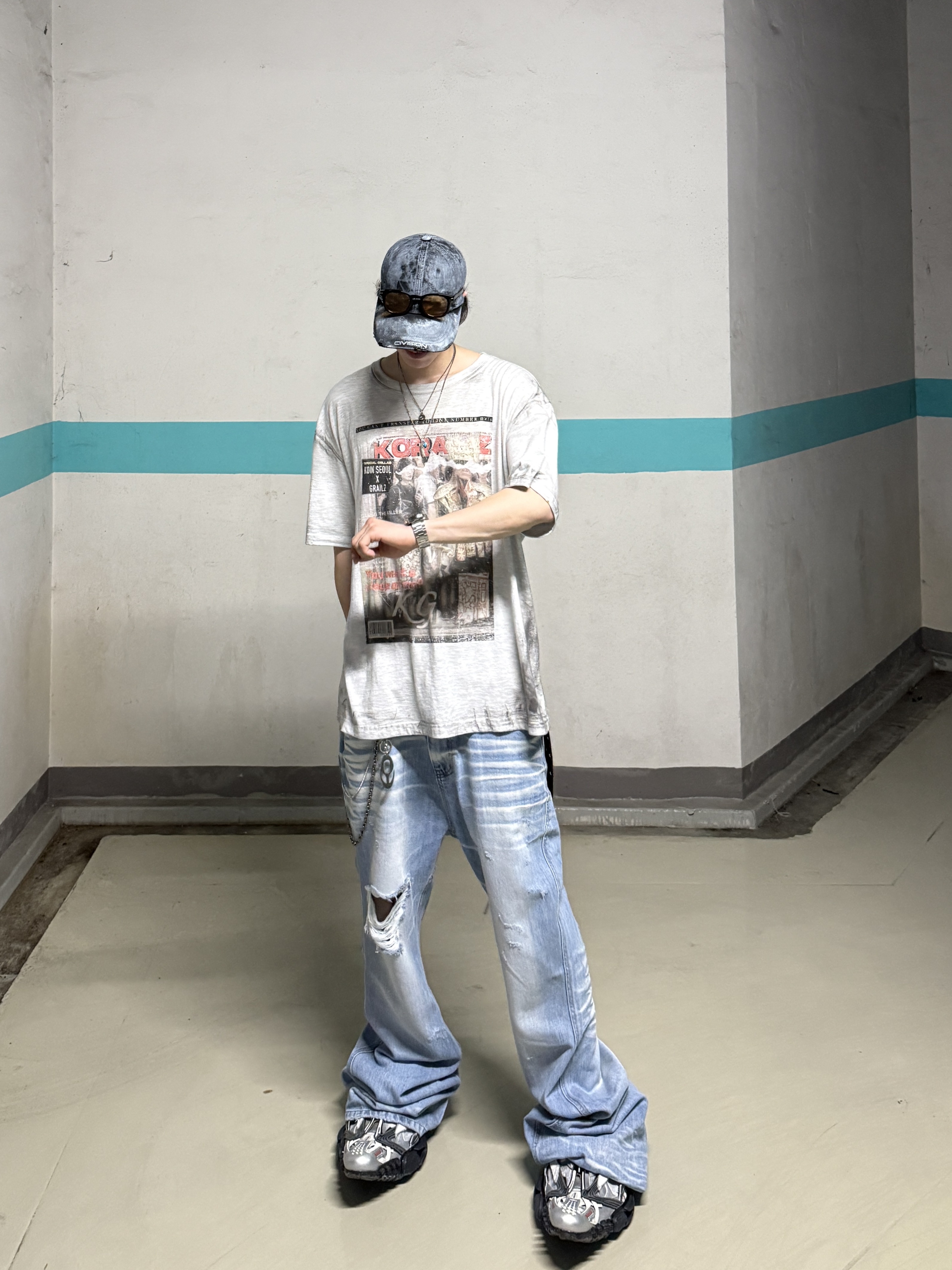 GRAILZ x KOIN SEOUL Magazine T-Shirts Melange Grey, Balenciaga Reptile Sneaker Multicolor 착용 스타일 - 2