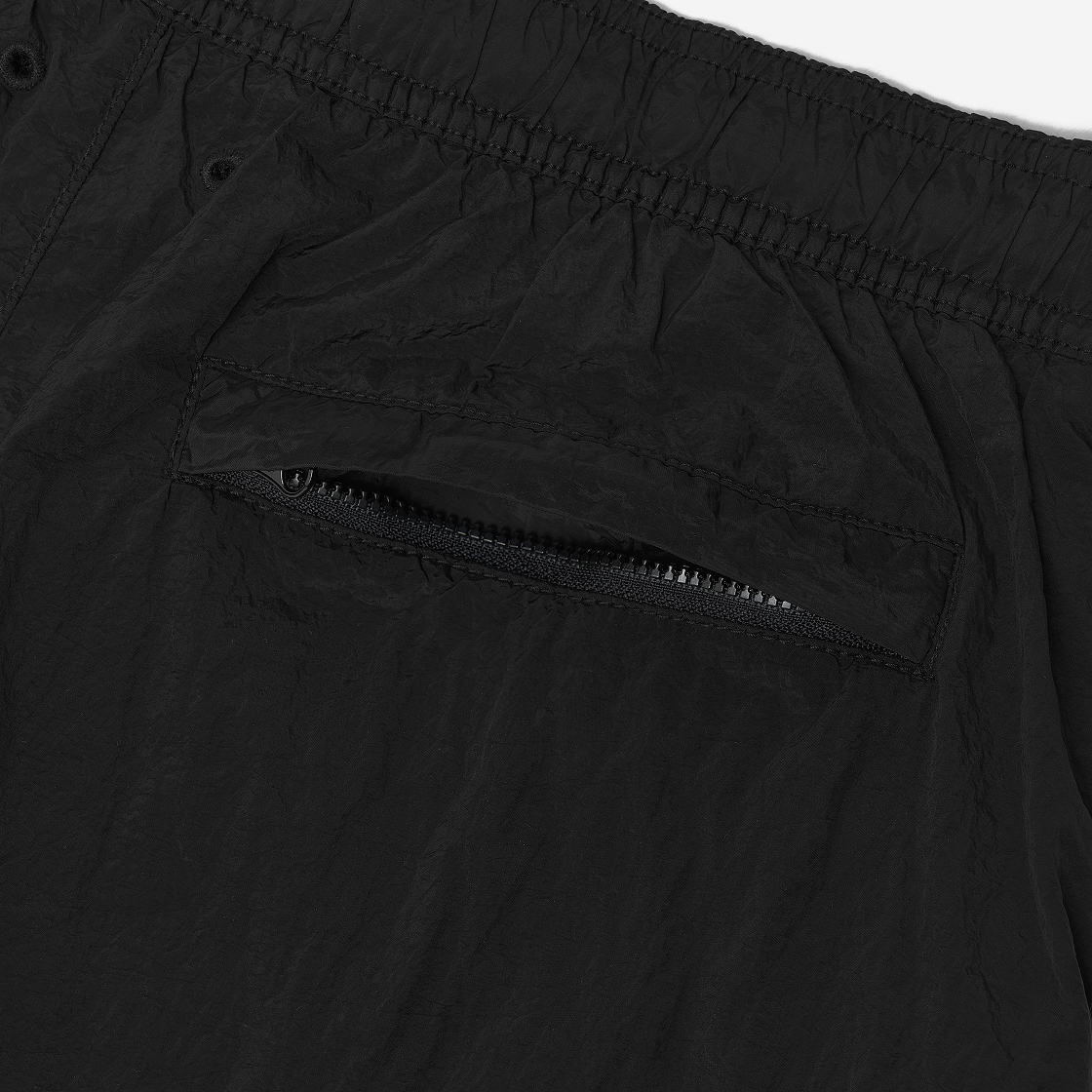 스톤 아일랜드 B100009 나일론 메탈 에코닐 포켓 디테일 레귤러 핏 스윔 트렁크 블랙 - 25SS(Stone Island B100009 Nylon Metal in Econyl Pocket Details Regular Fit Swim Trunks Black - 25SS) - 5