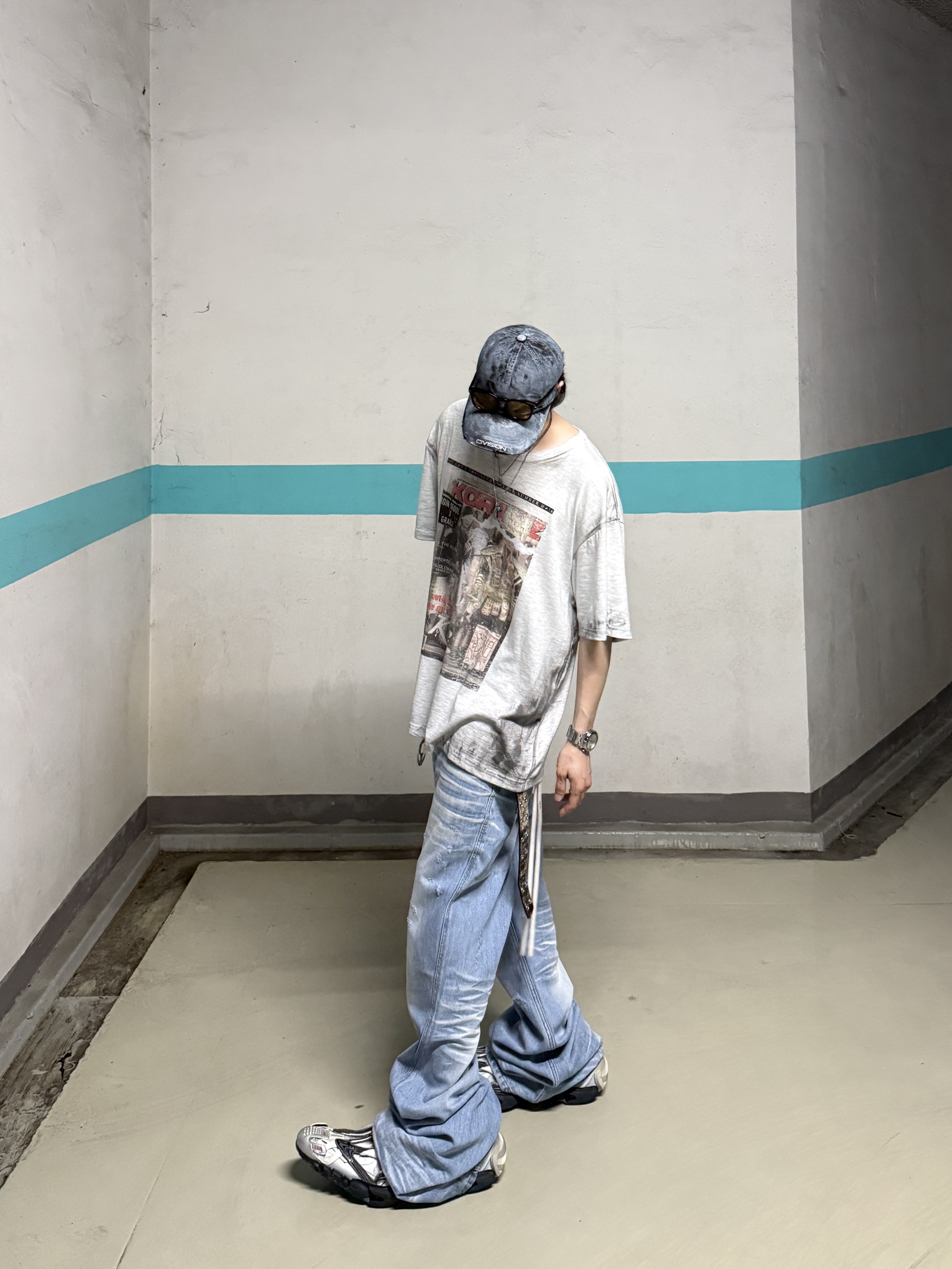 GRAILZ x KOIN SEOUL Magazine T-Shirts Melange Grey, Balenciaga Reptile Sneaker Multicolor 착용 스타일 - 5