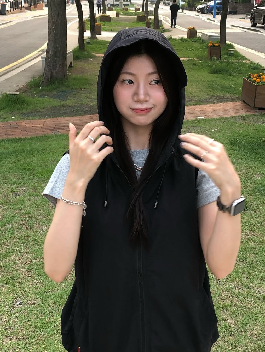 SLOW RECORD HOUSE Nylon Hood Vest Black 착용 스타일 - 2