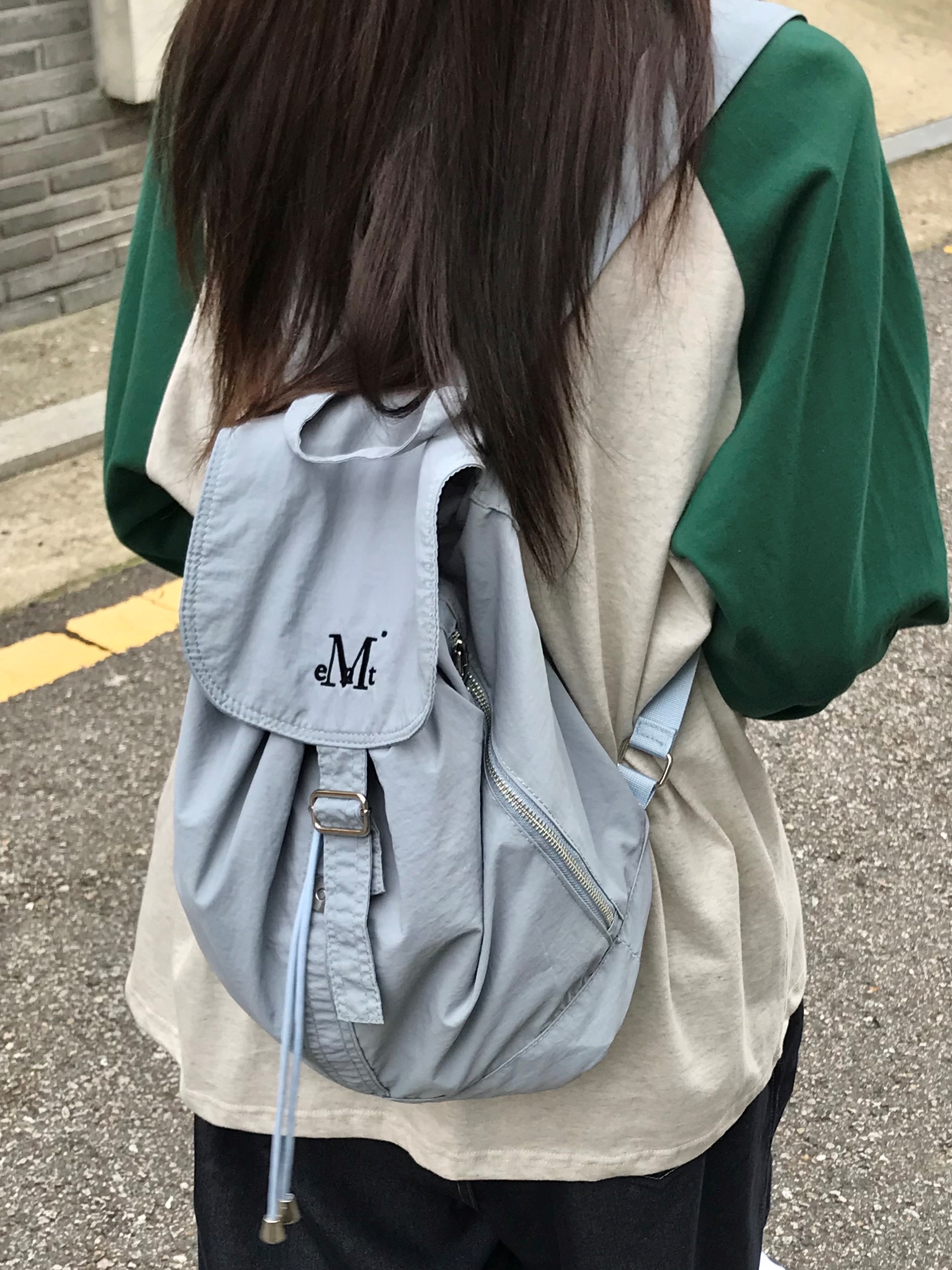 MUCENT Mute Mini Back Pack Blue 착용 스타일
