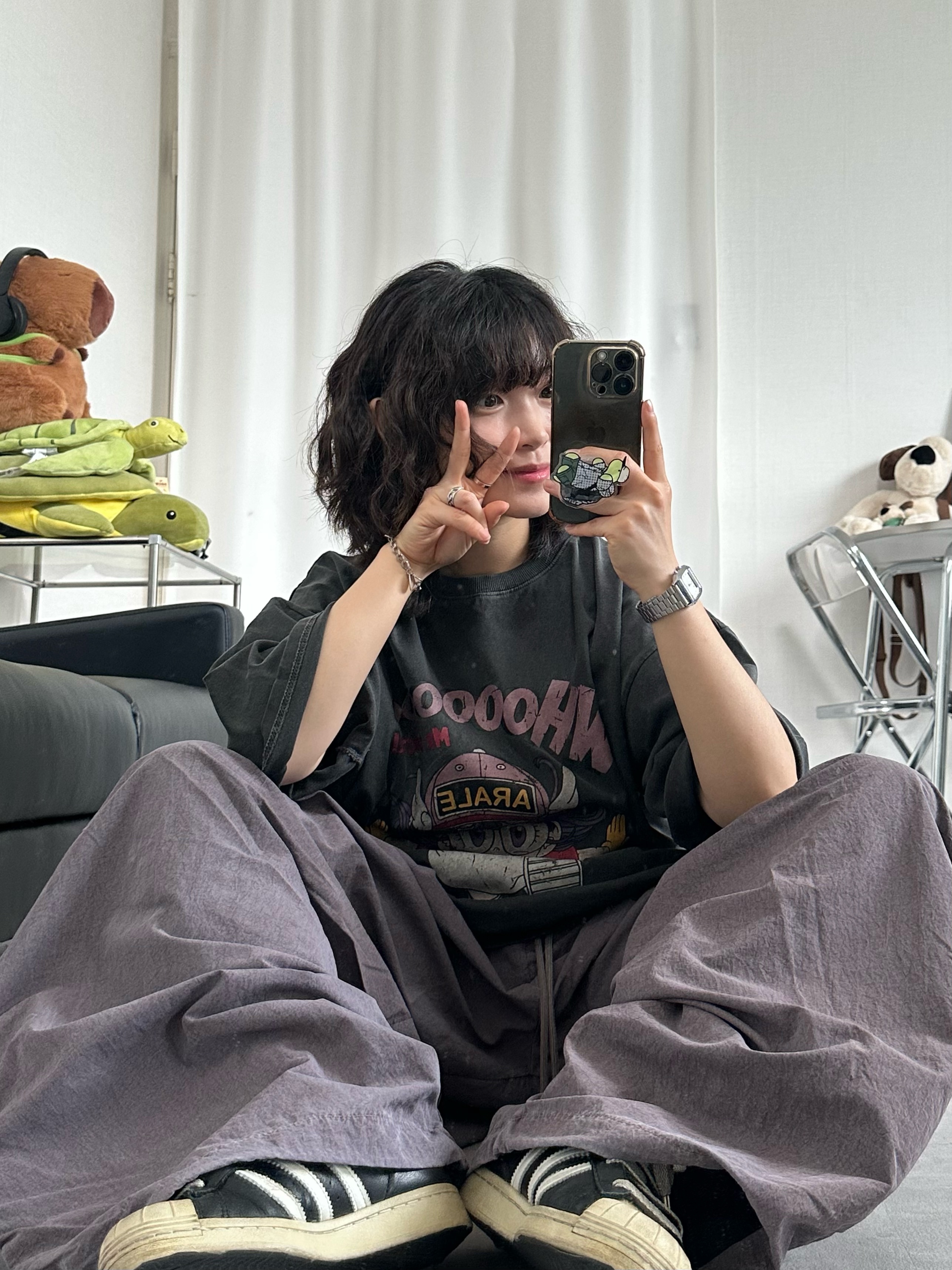 Adidas Superstar Premium Black White 착용 스타일 - 1