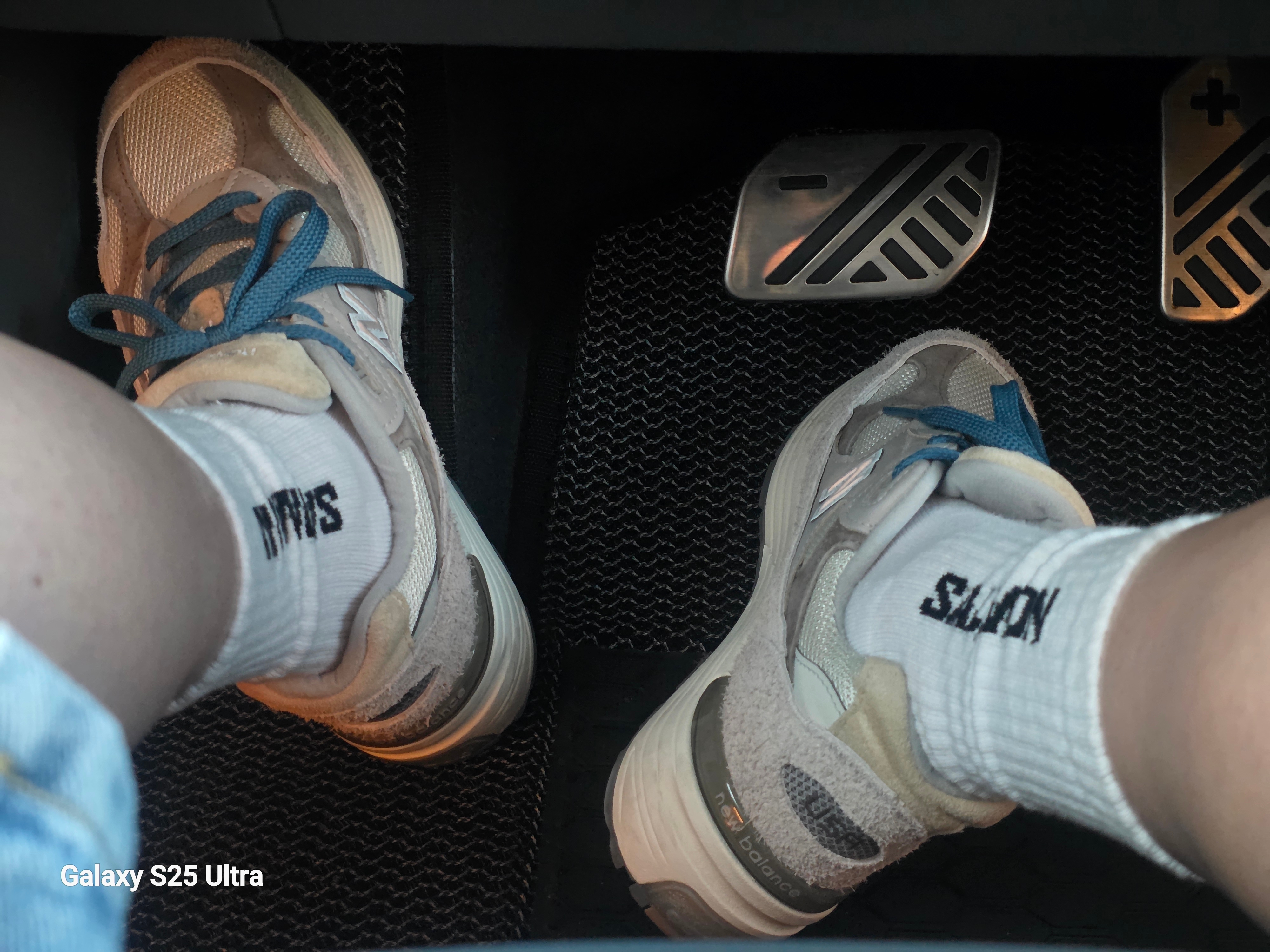 New Balance 992 Made in USA Moonrock Mushroom 착용 스타일 - 2