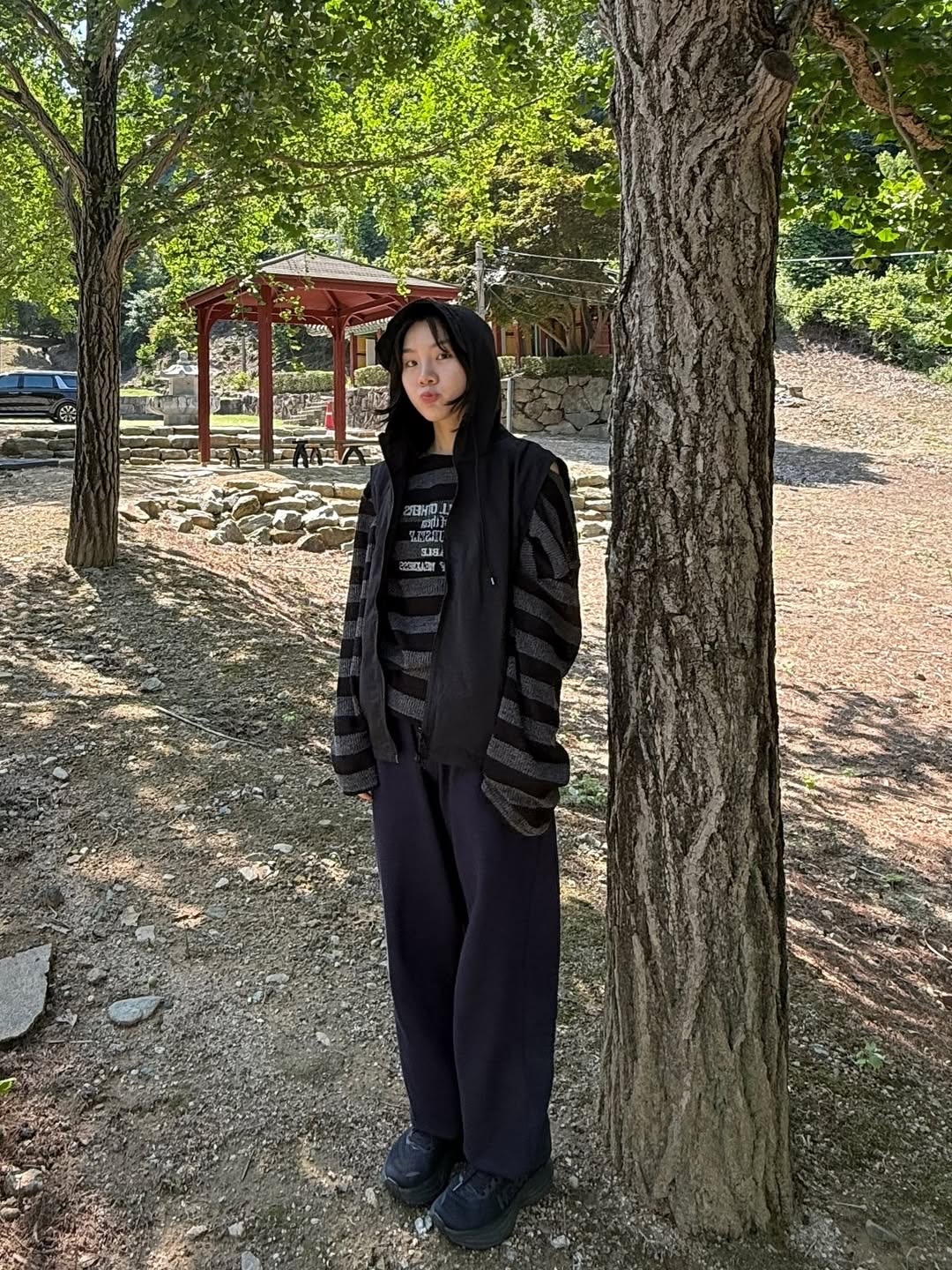 SLOW RECORD HOUSE Nylon Hood Vest Black 착용 스타일 - 4