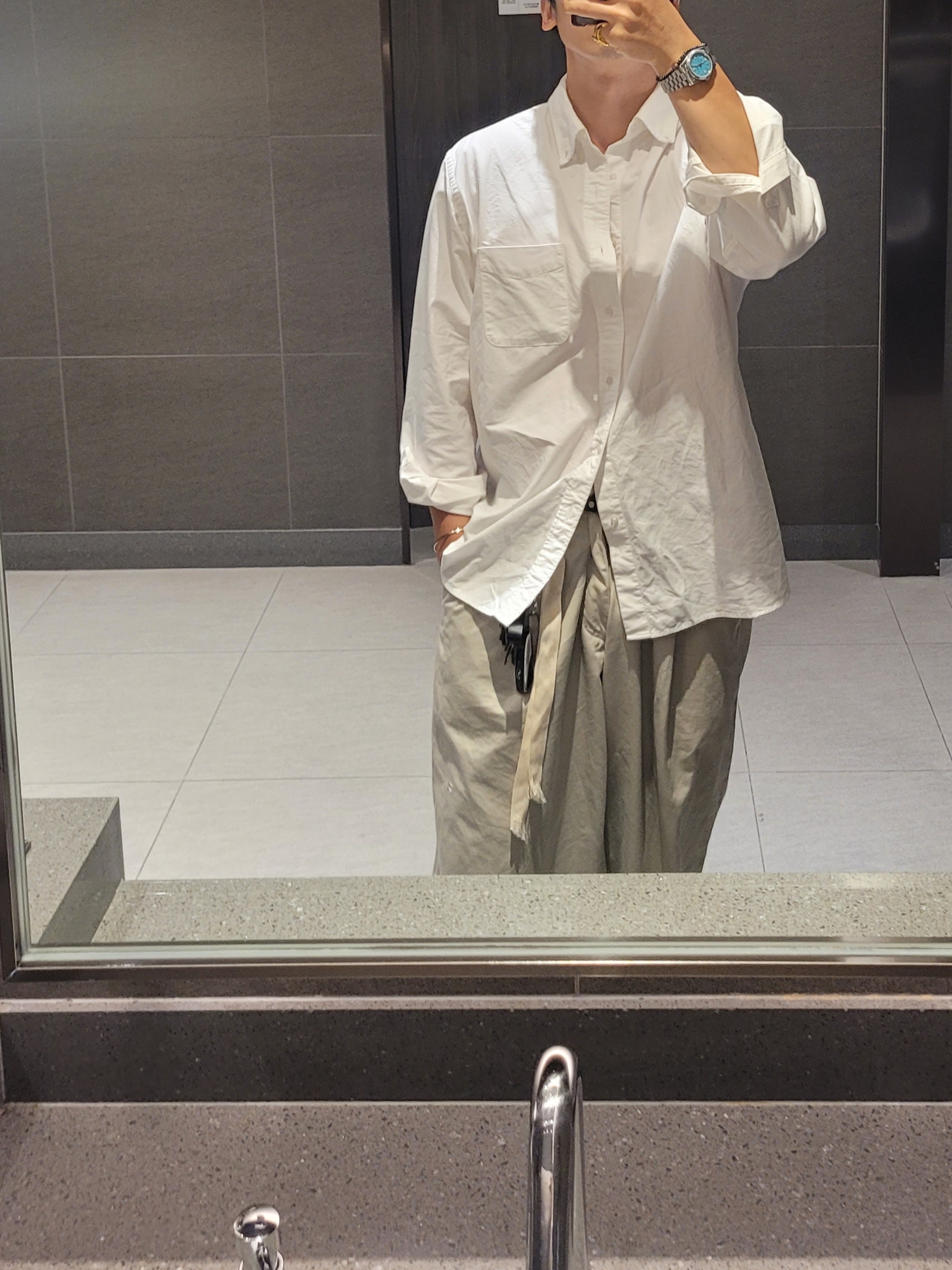 Maison Margiela Numerical Cuff Bracelet Silver, Ader Error Sig; TRS/BL Tag T-Shirt 01 Off White 착용 스타일 - 2