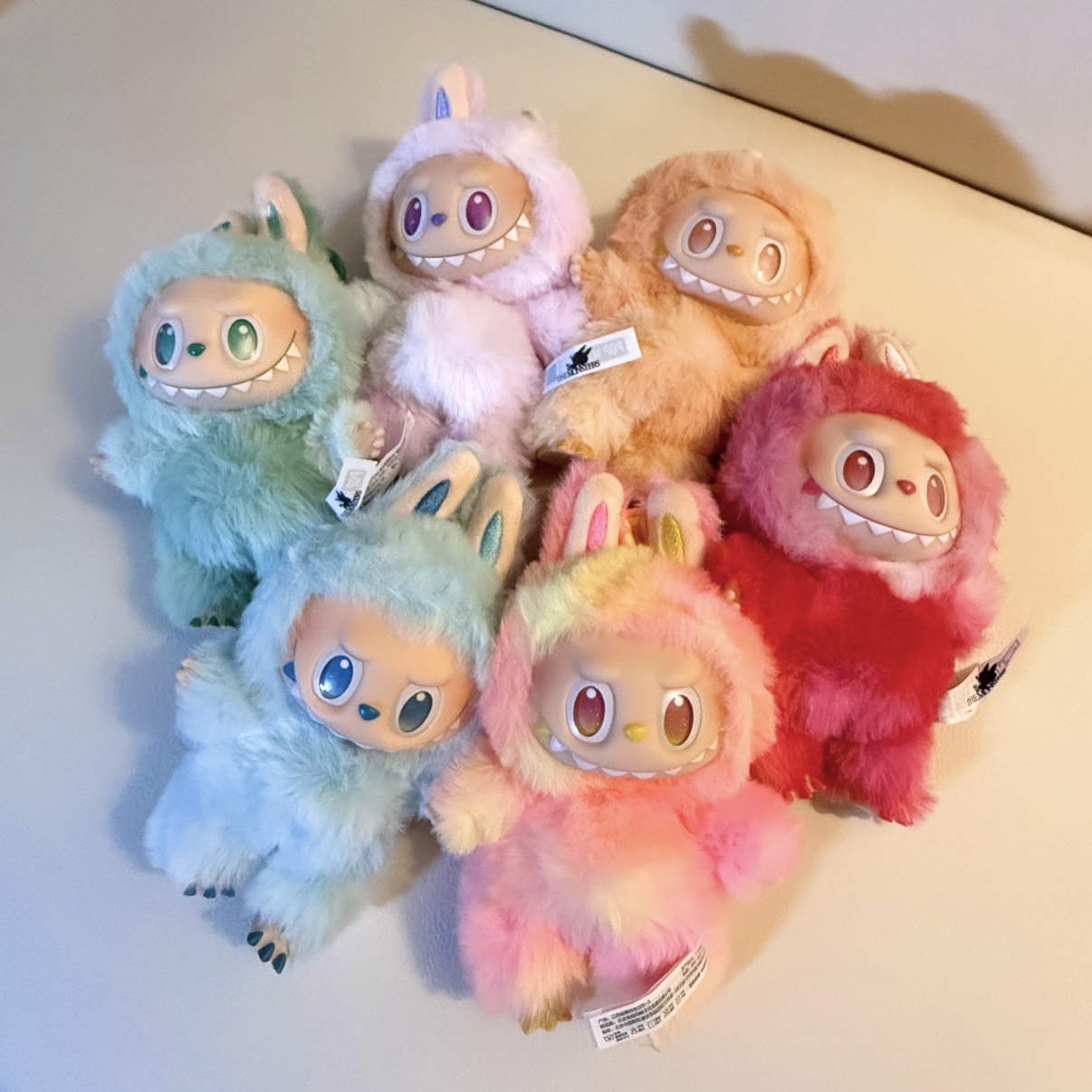 Pop Mart Labubu The Monsters Highlight Series Sealed Case (6 Blind Boxes) 착용 스타일