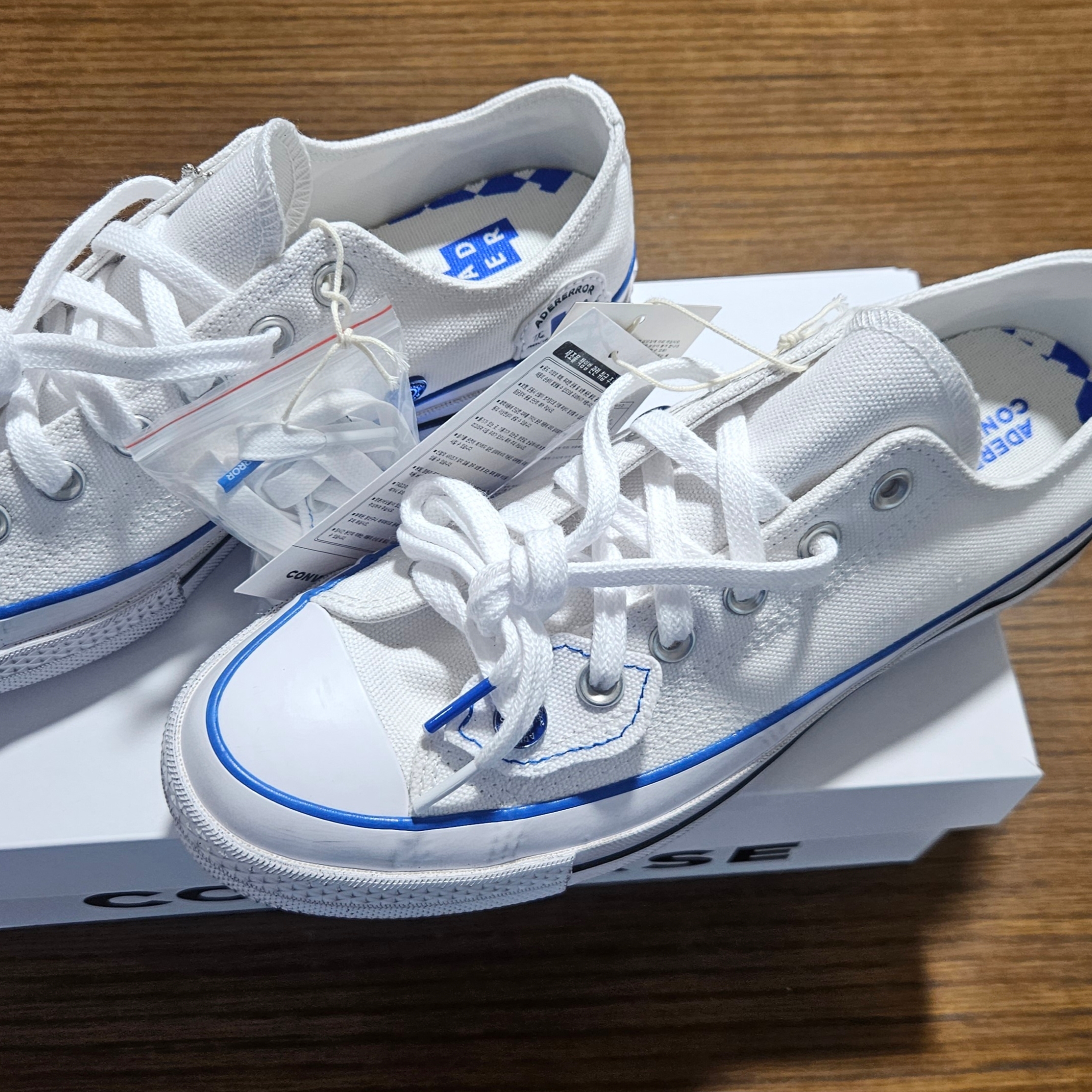 Converse x Ader Error Sig; Chuck 70 Low White Blue 착용 스타일 - 1