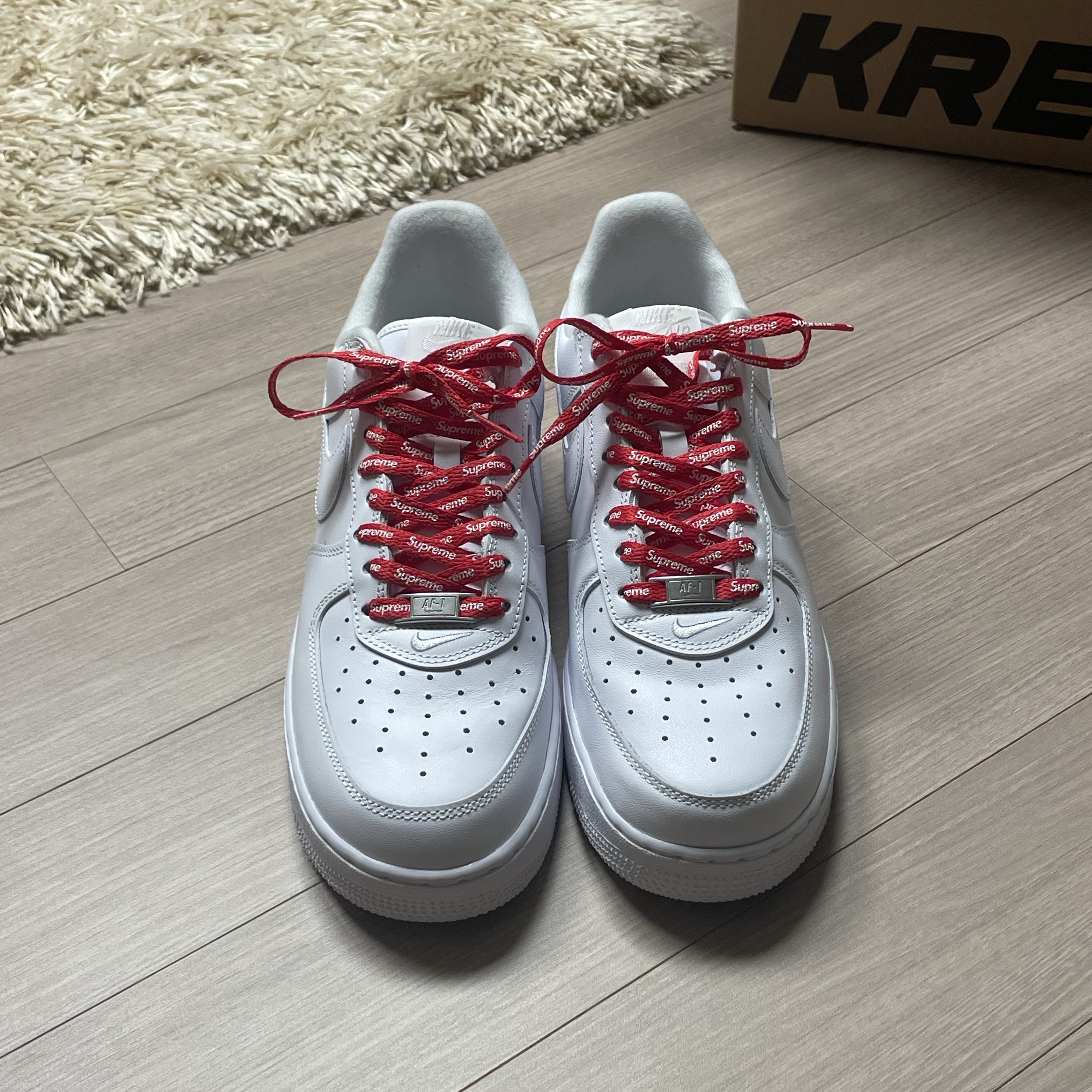 Nike x Supreme Air Force 1 Low White 착용 스타일 - 4