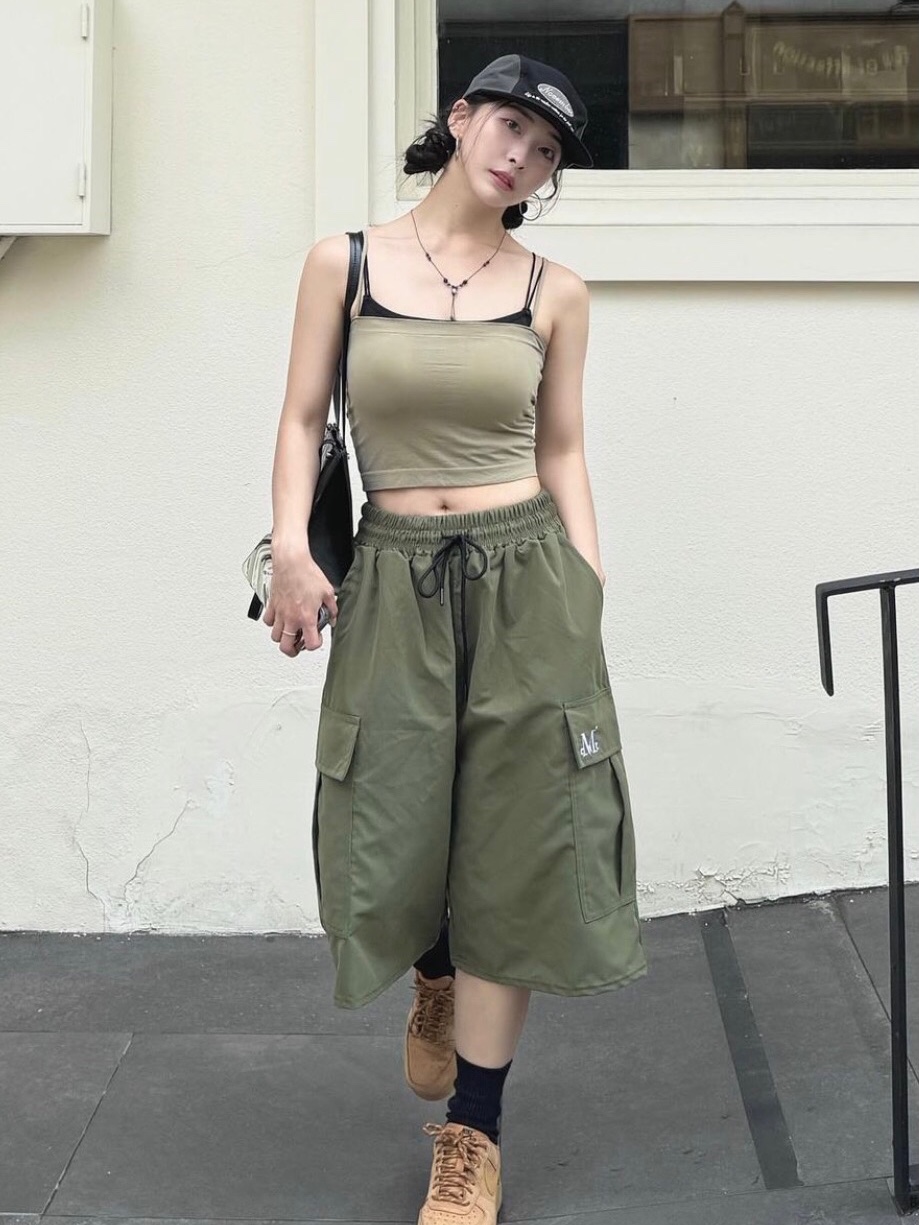 MUCENT Laurel Poly Bermuda Half Pants Khaki 착용 스타일 - 2