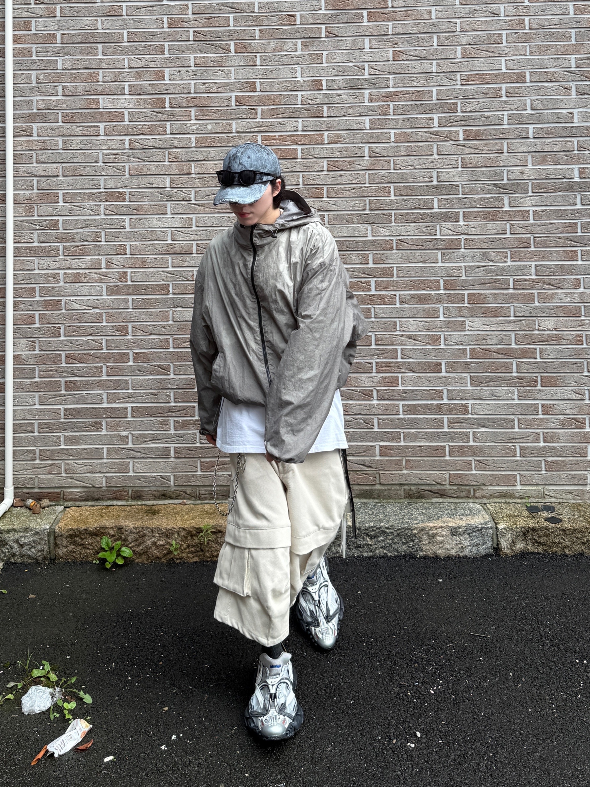 Kamien x MJD Double Hole Belt Black Shearling Calfskin, Kamien Titan Bermuda Pants Light Beige 착용 스타일 - 3