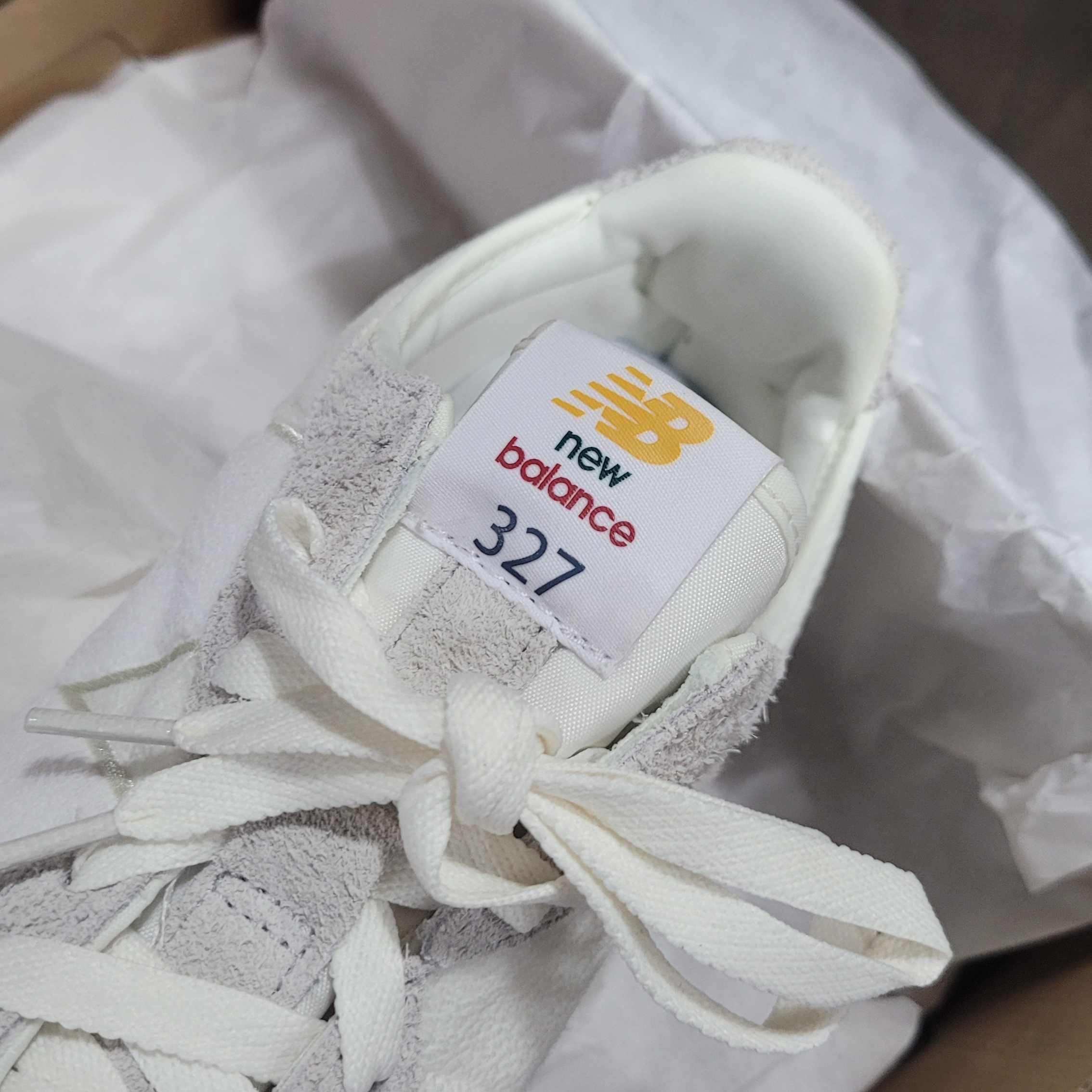 New Balance 327 Moonbeam Rain Cloud 착용 스타일 - 6