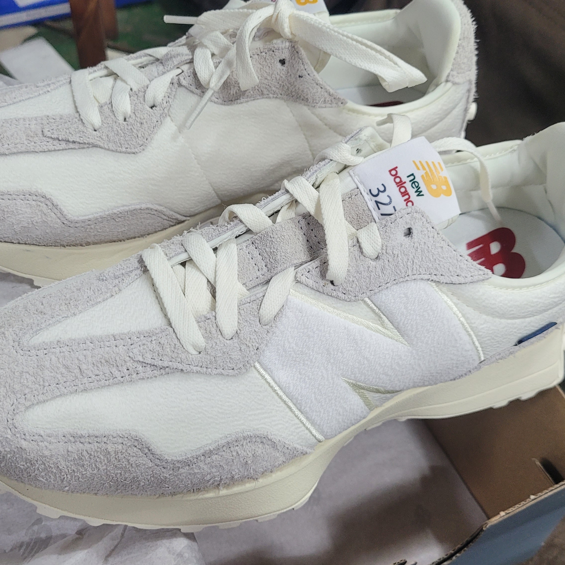 New Balance 327 Moonbeam Rain Cloud 착용 스타일 - 1