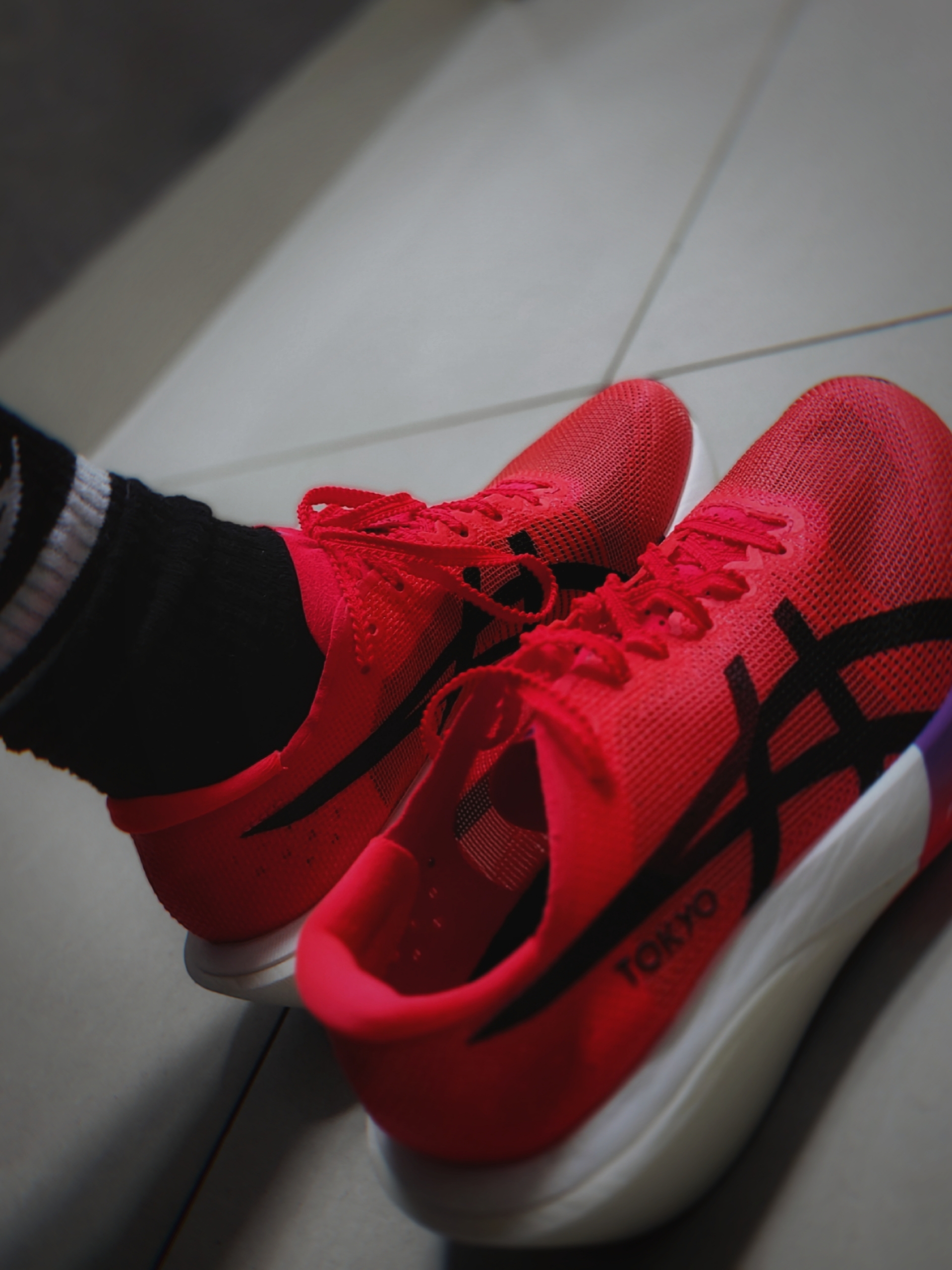 Asics Metaspeed Edge Tokyo Flash Red Black 착용 스타일
