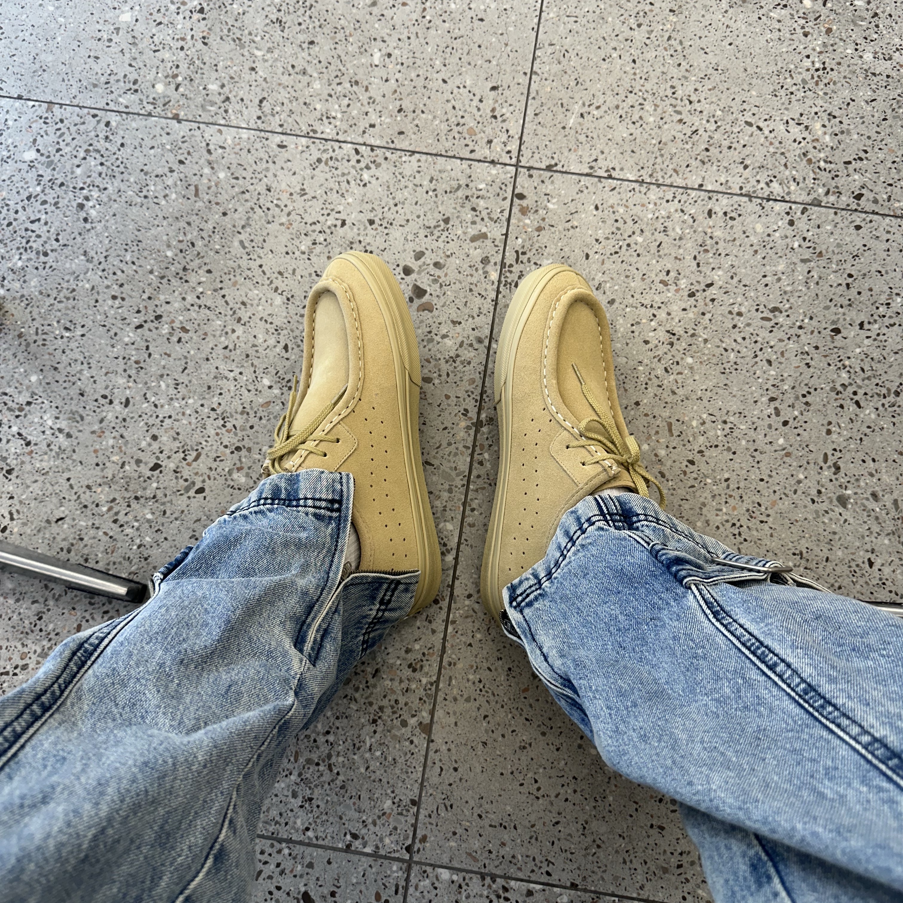 Vans Carver Low Sand Beige 착용 스타일