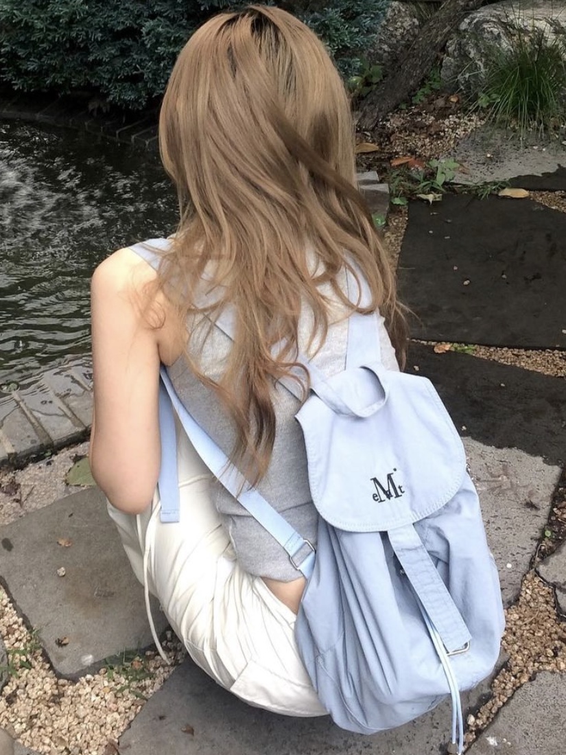 MUCENT Mute Mini Back Pack Blue 착용 스타일