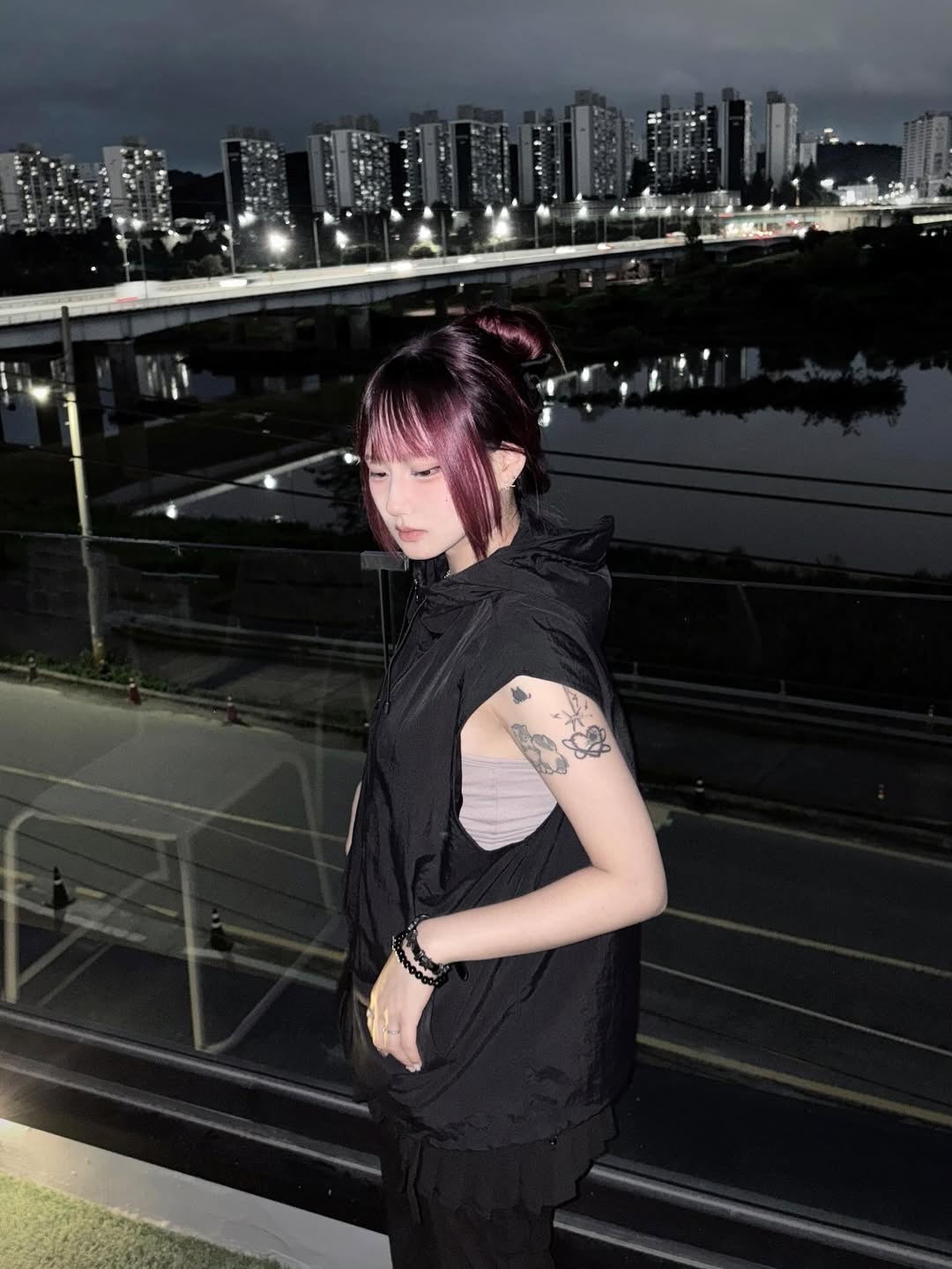 SLOW RECORD HOUSE Nylon Hood Vest Black 착용 스타일 - 2