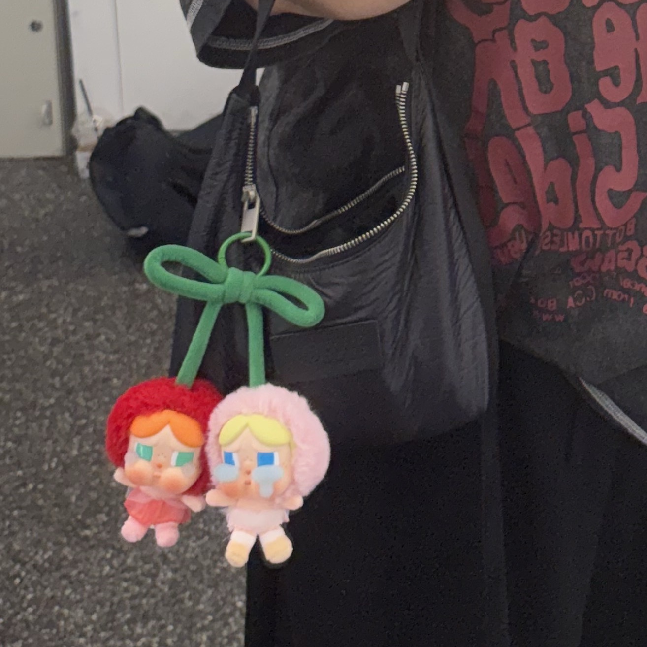 Pop Mart Crybaby Crying For Love Series Vinyl Plush 착용 스타일