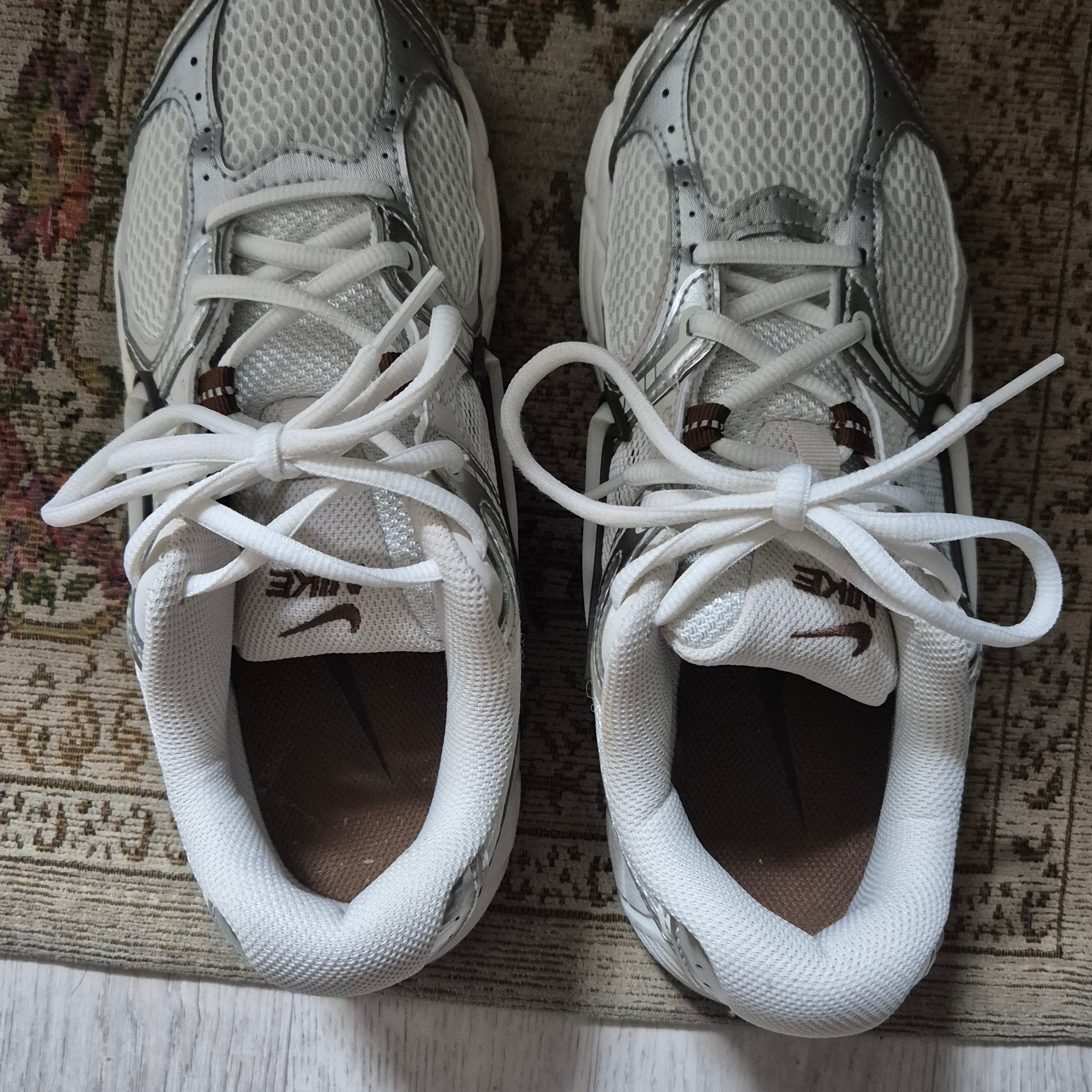 (W) Nike V5 RNR Sail Fonner Brown 착용 스타일
