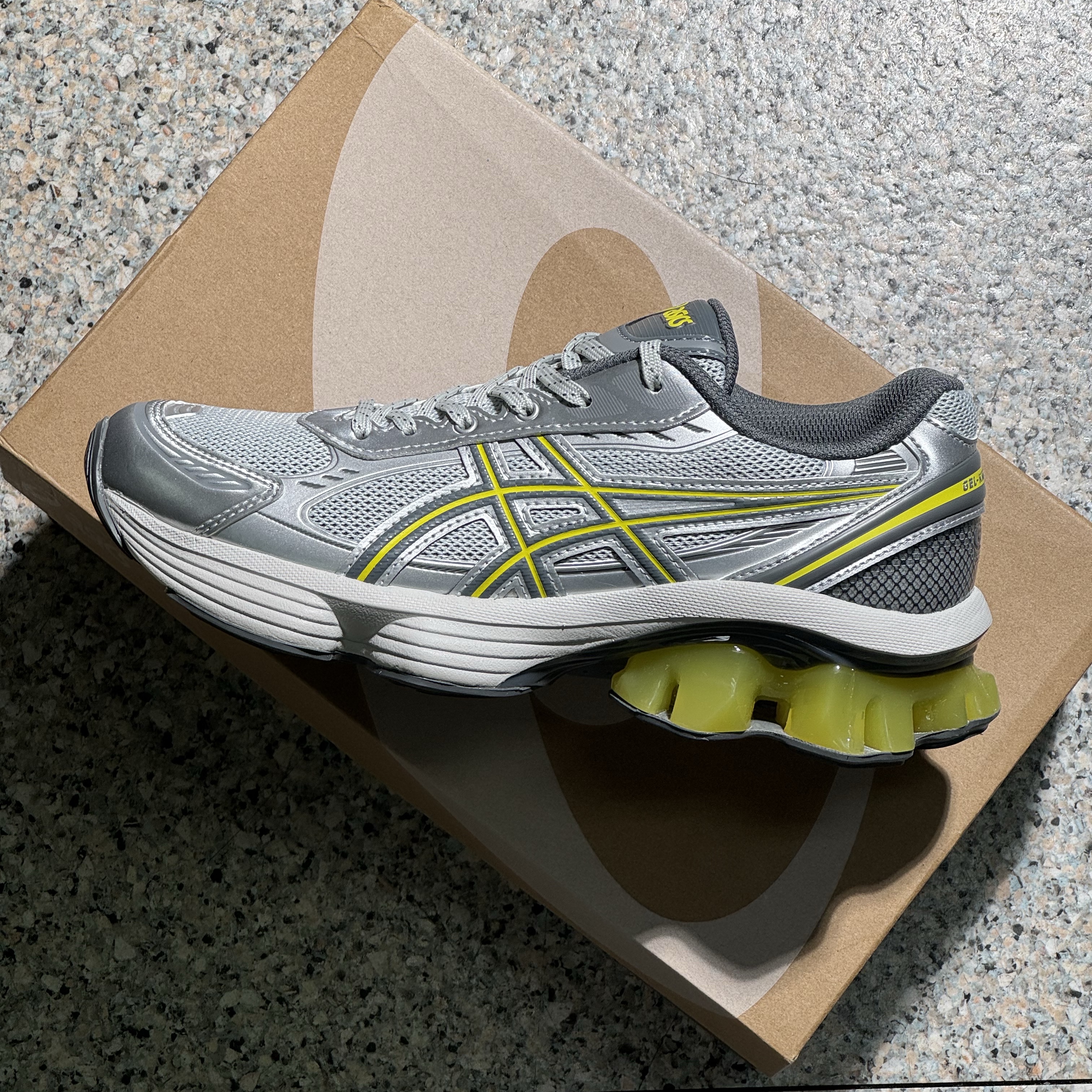 Asics Gel-Kinetic Fluent Glacier Grey Steel Grey 착용 스타일
