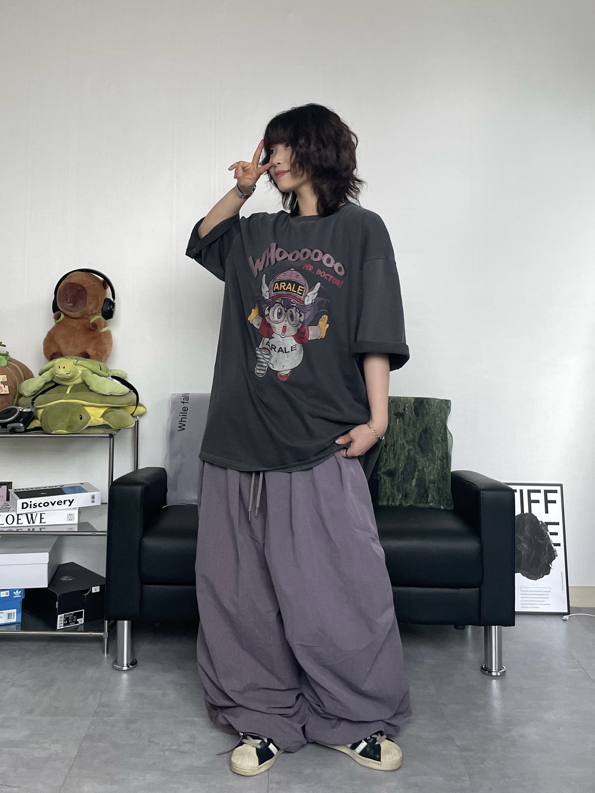 Adidas Superstar Premium Black White 착용 스타일 - 2