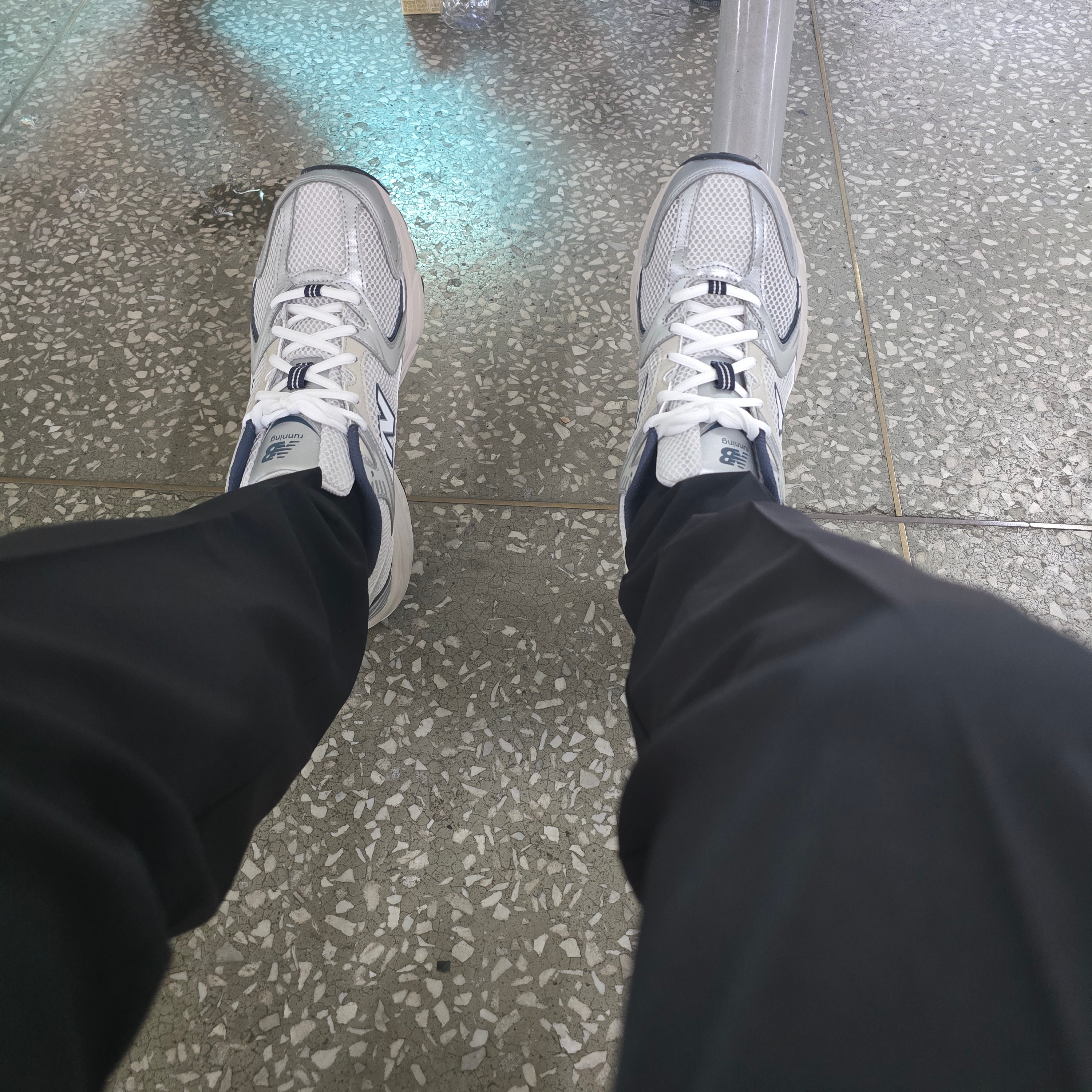 New Balance 530 Steel Grey 착용 스타일 - 5