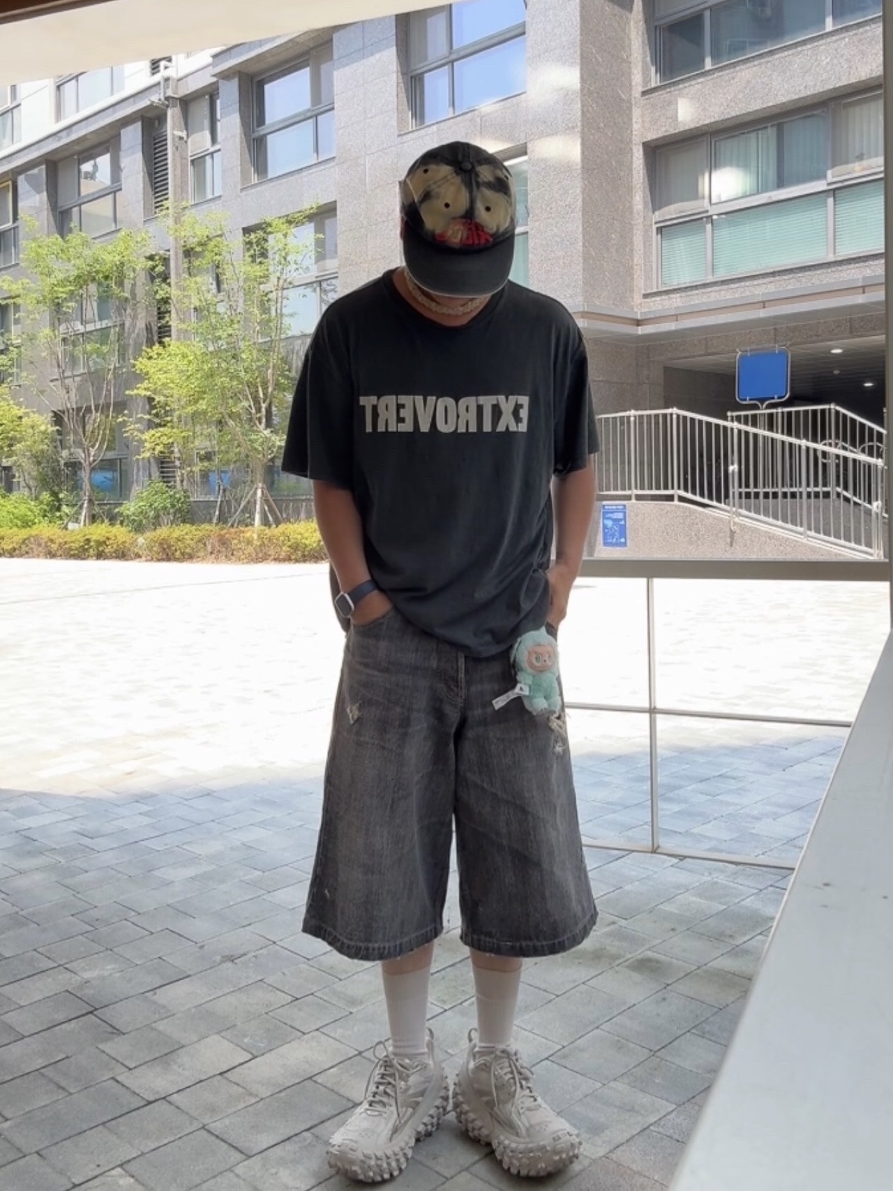 Gallery Dept. ATK Sun Faded Cap Sun Faded Black, Balenciaga Defender Sneakers Beige 착용 스타일