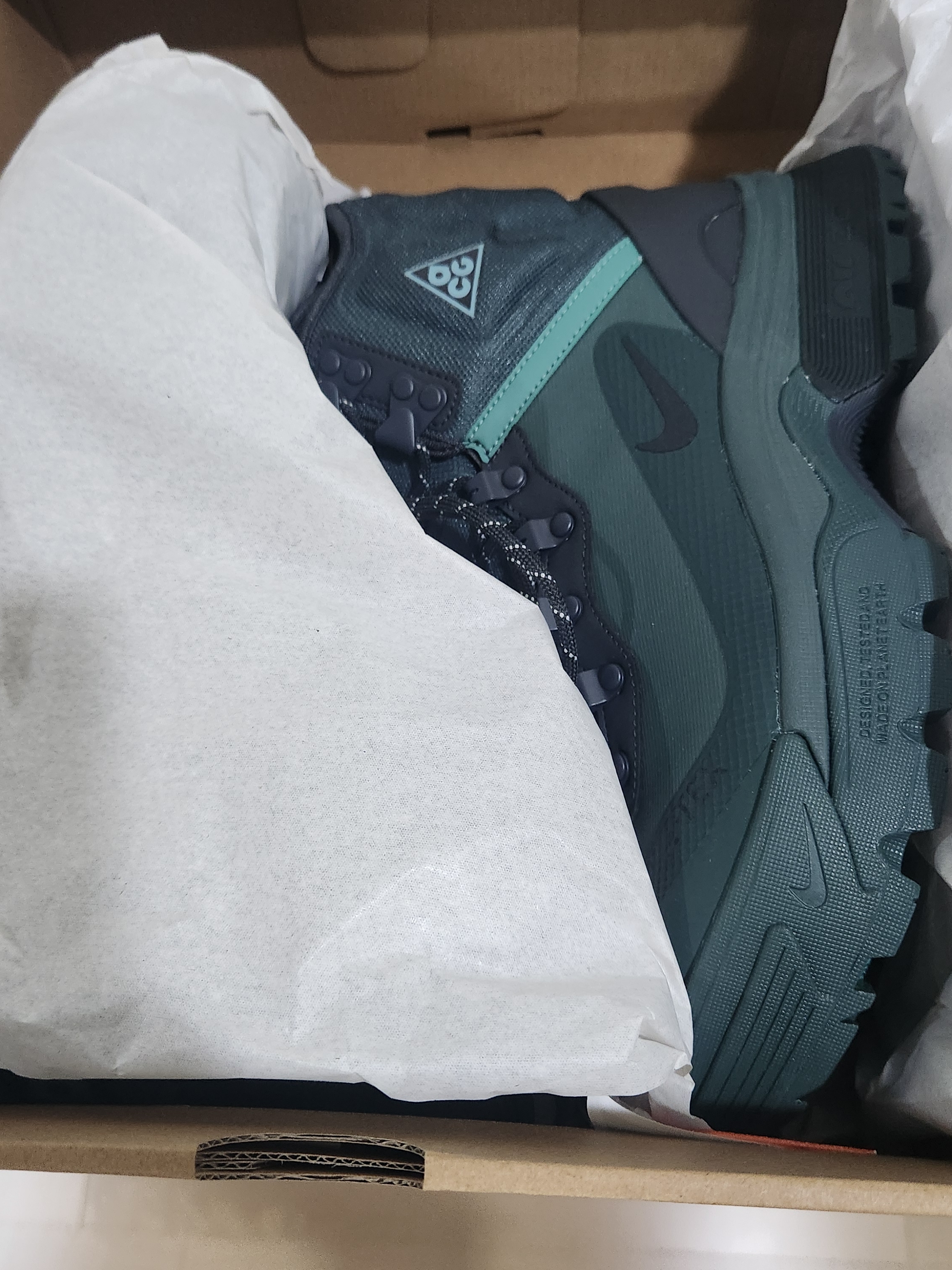 Nike ACG Air Zoom Gaiadome Gore-Tex Vintage Green 착용 스타일