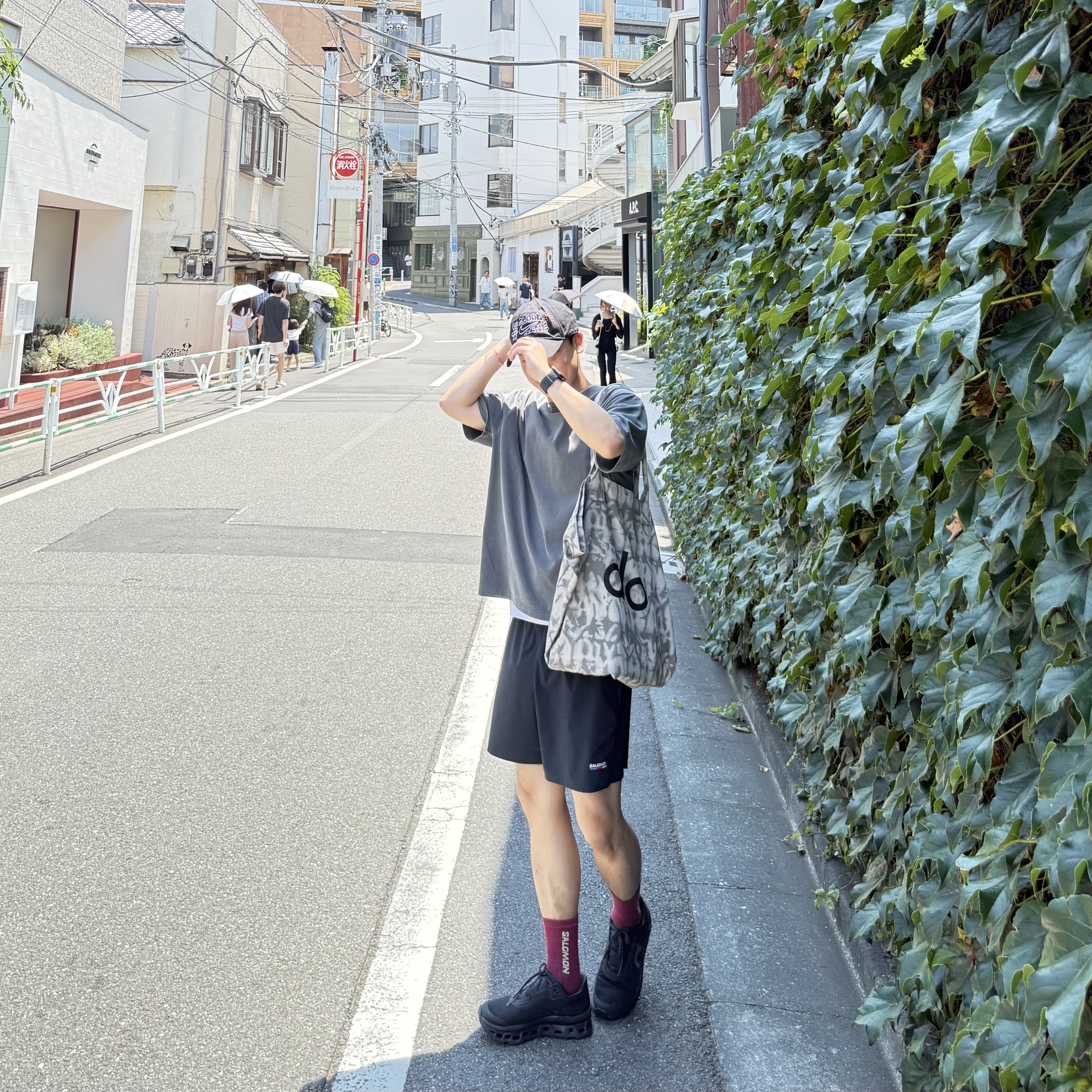 On Running Cloudmonster Void Black 착용 스타일 - 3
