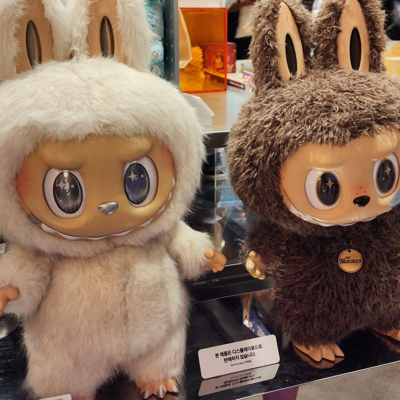 Pop Mart The Monsters Fall In Wild Labubu Series Plush Doll, Pop Mart Labubu Flip with Me Doll 착용 스타일 - 3